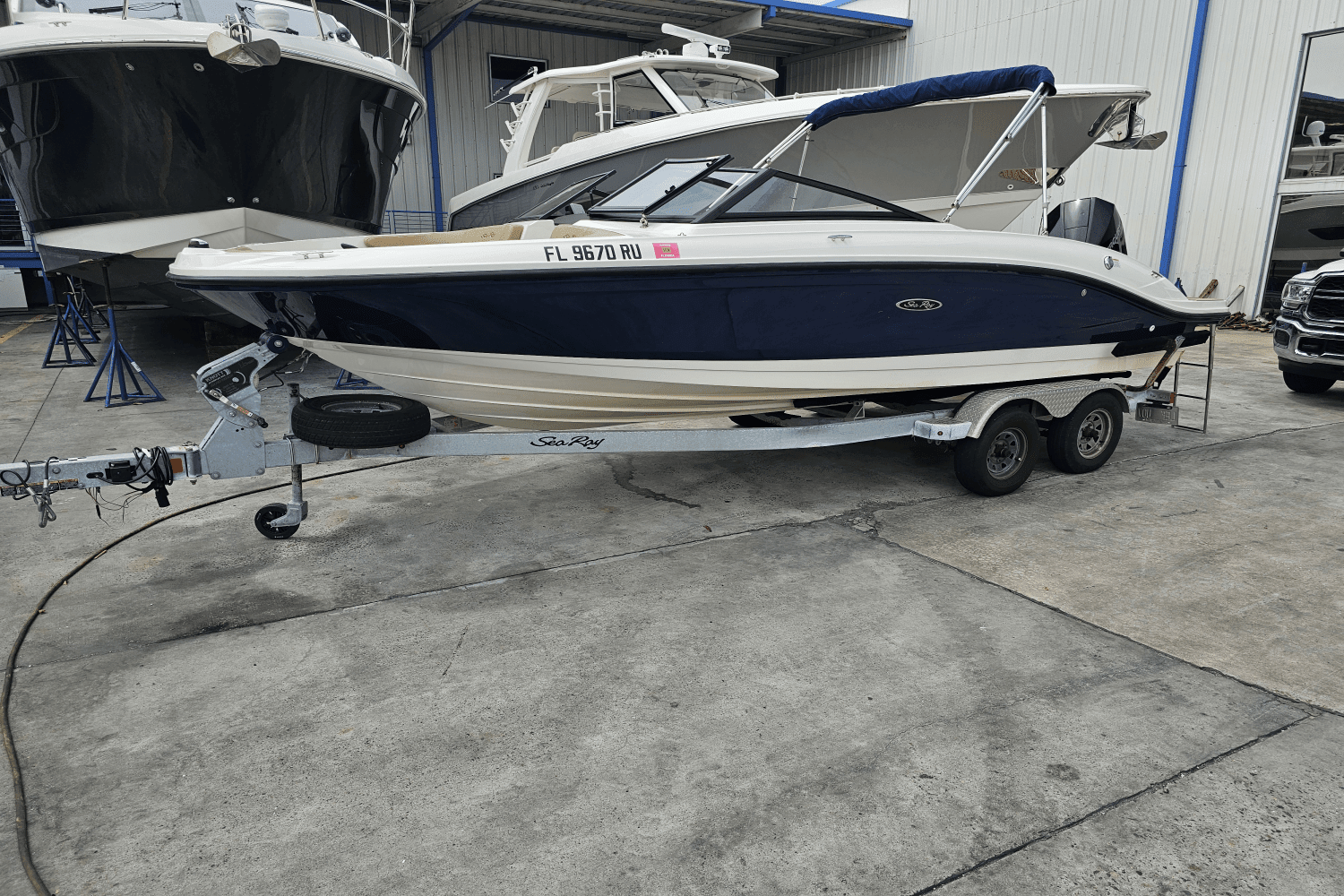 Thumbnail 2 for 2019 Sea Ray 210 SPX OB