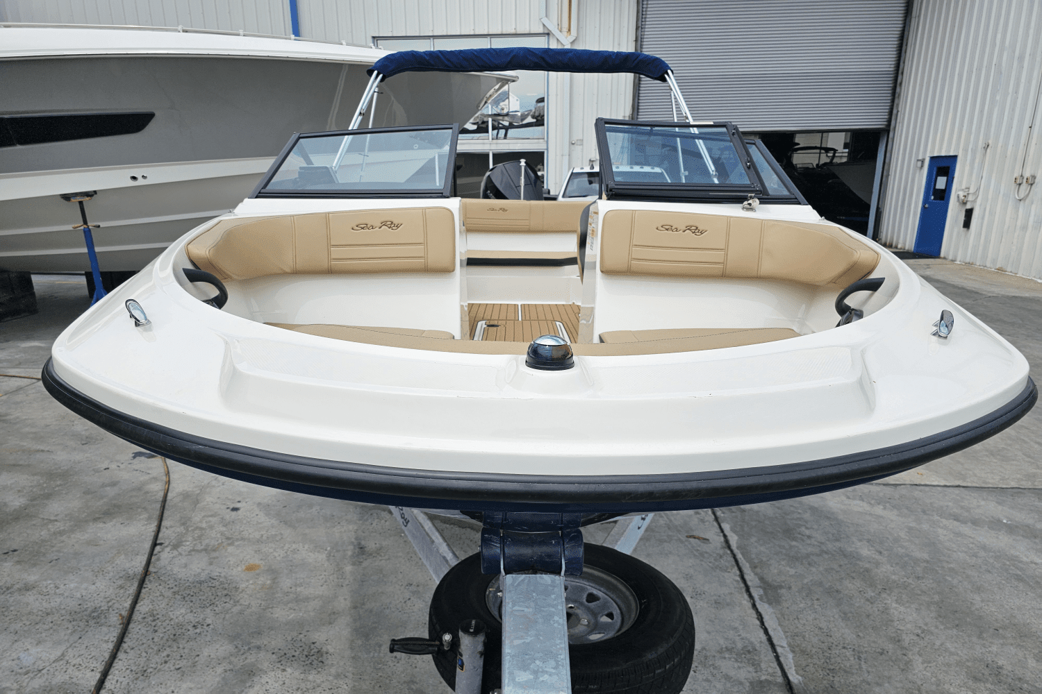 Thumbnail 3 for 2019 Sea Ray 210 SPX OB