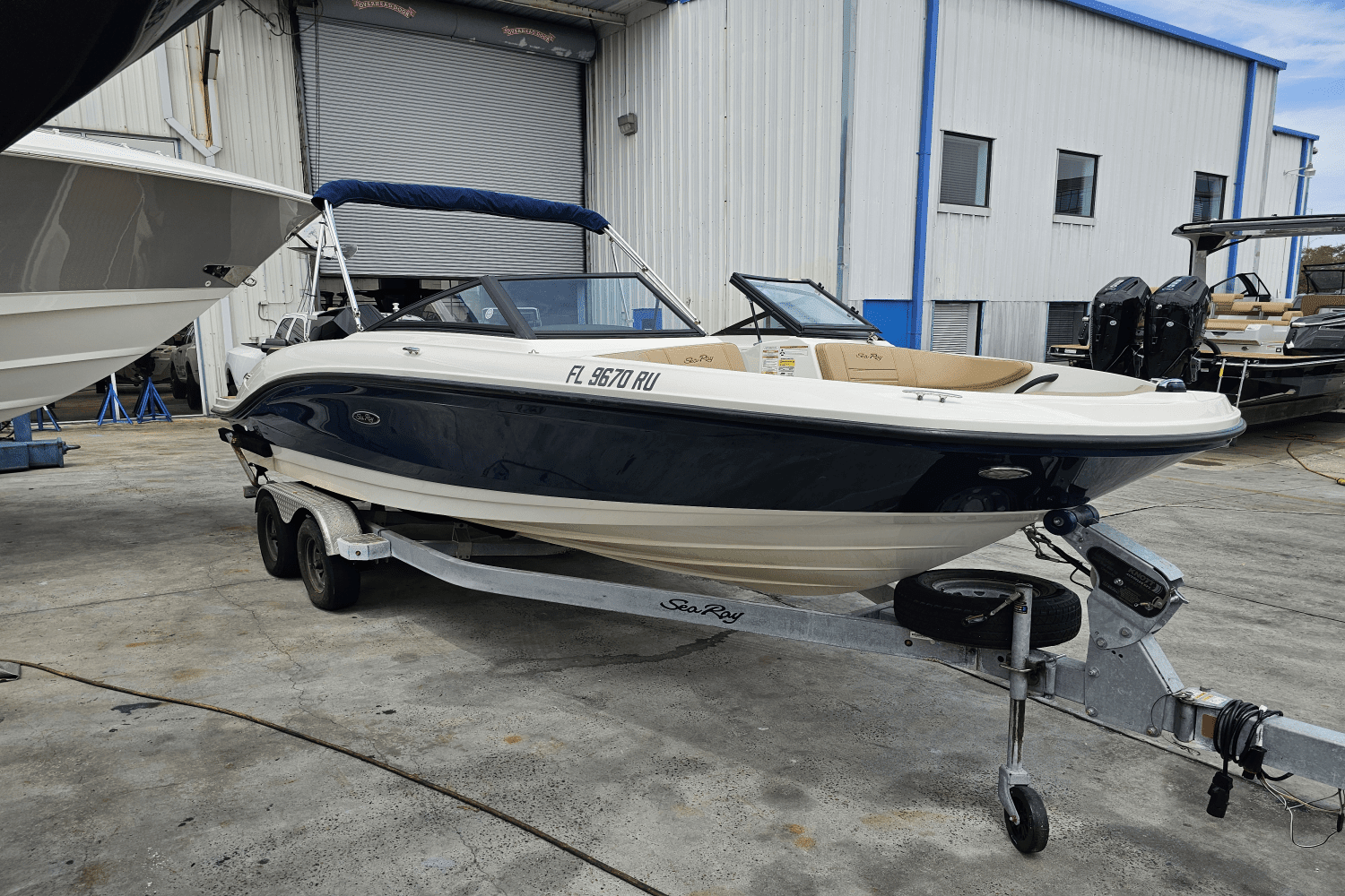 Thumbnail 4 for 2019 Sea Ray 210 SPX OB