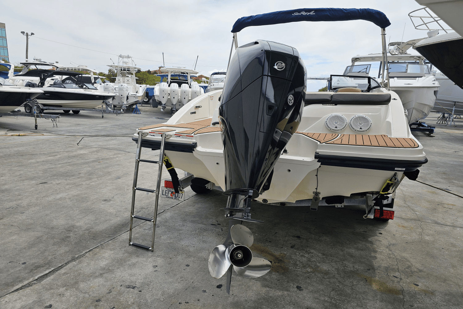 2019 Sea Ray 210 SPX OB Image Thumbnail #4