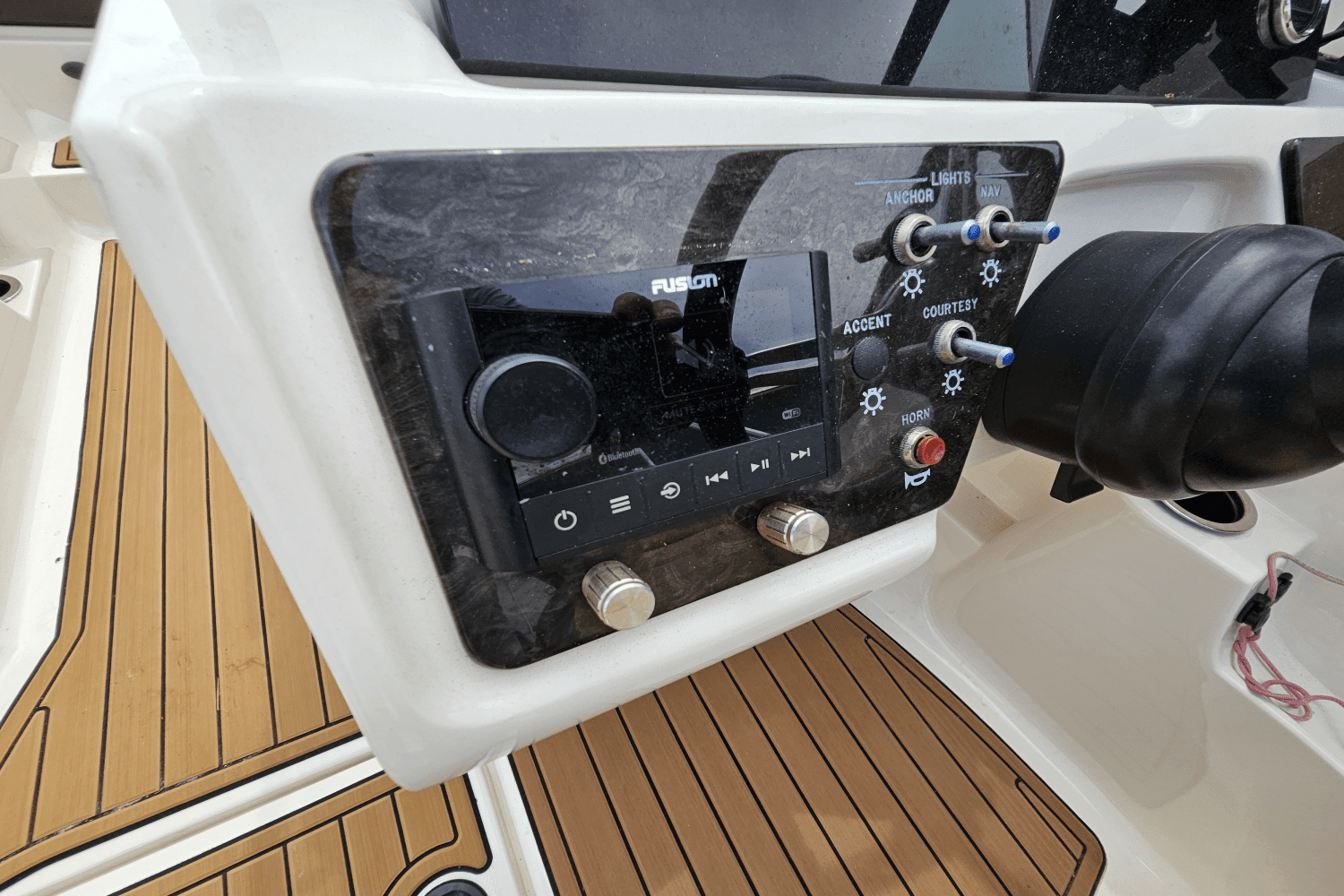 2019 Sea Ray 210 SPX OB Image Thumbnail #13