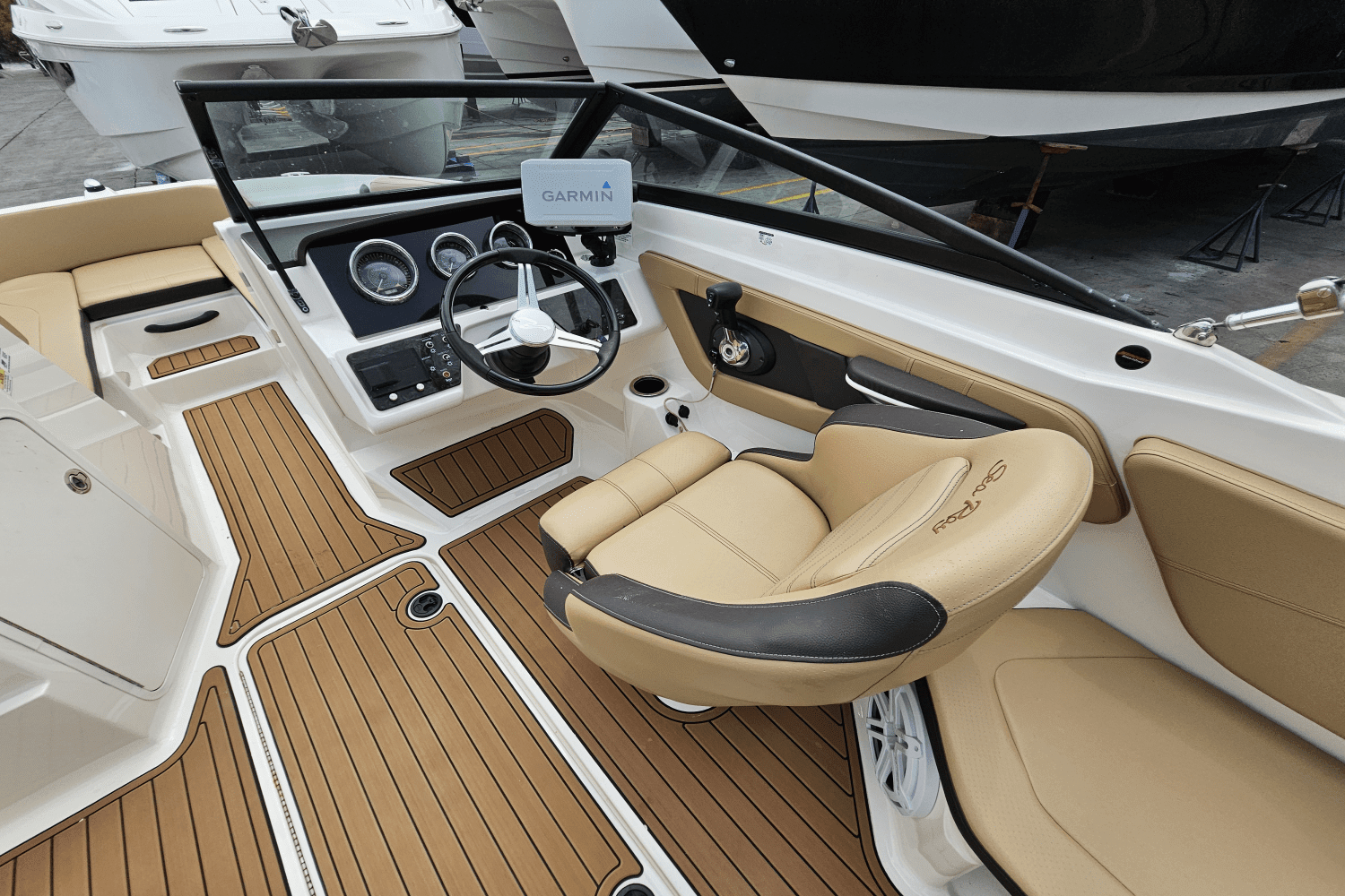 2019 Sea Ray 210 SPX OB Image Thumbnail #11