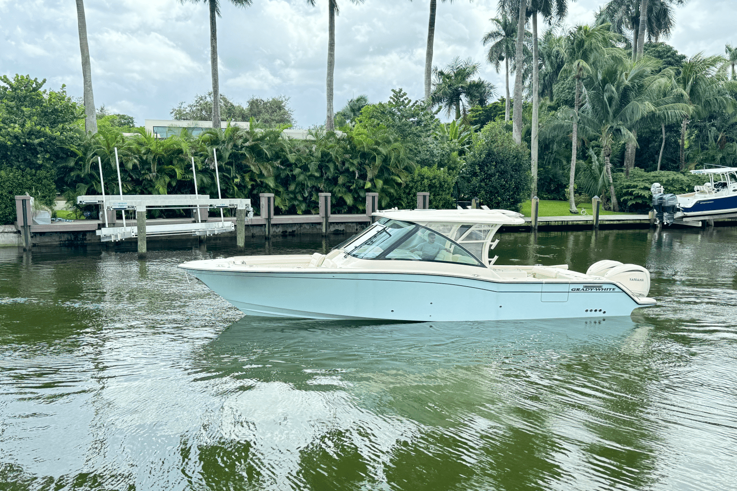 2025 Grady-White Freedom 325 Image Thumbnail #2