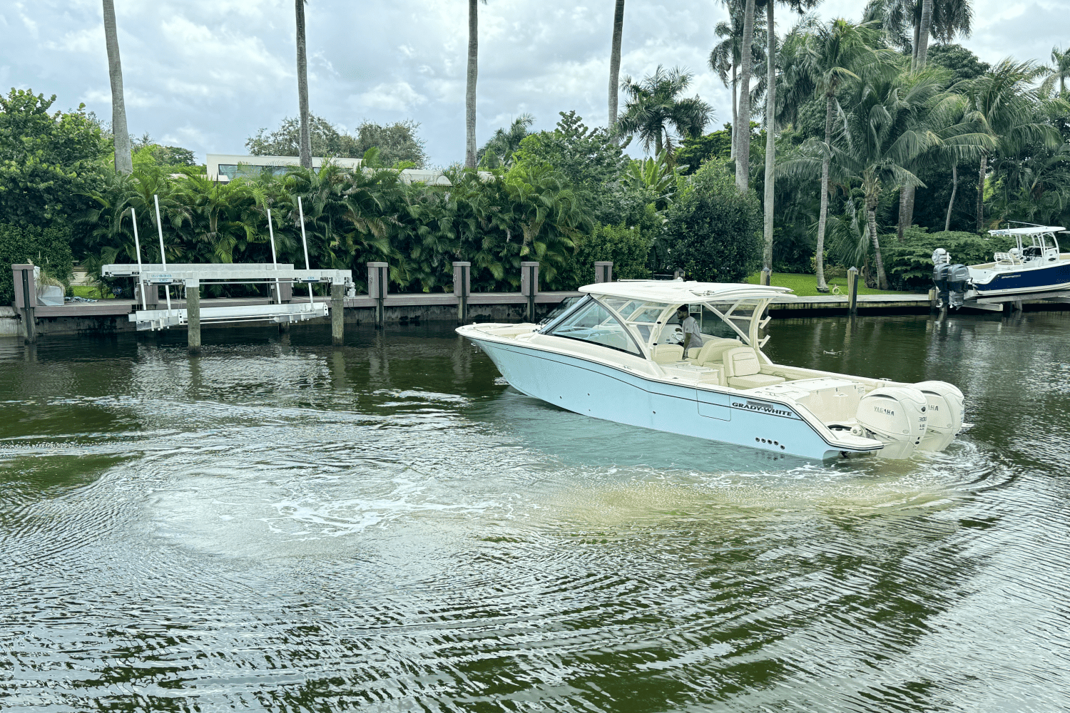 2025 Grady-White Freedom 325 Image Thumbnail #3