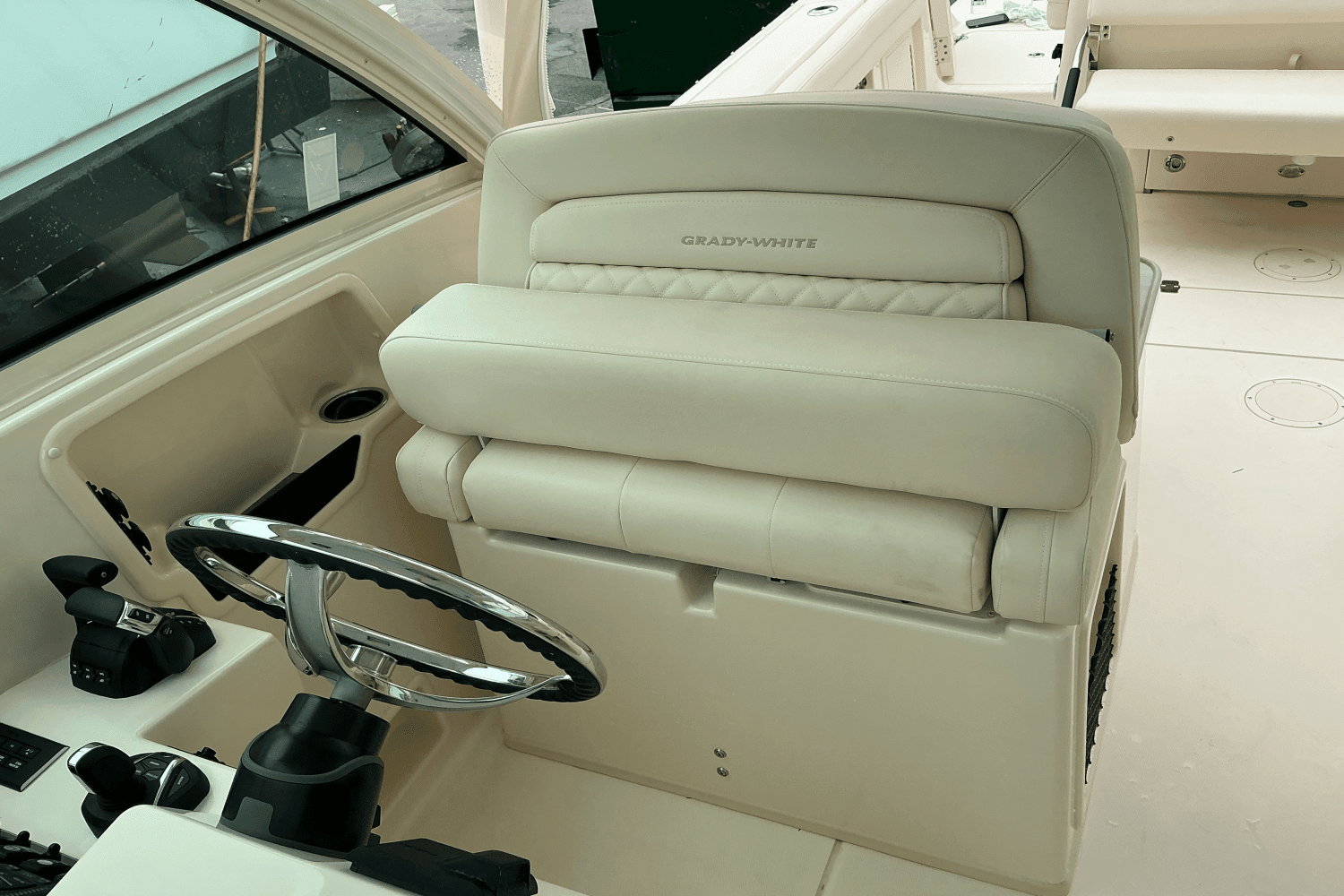 2025 Grady-White Freedom 325 Image Thumbnail #12