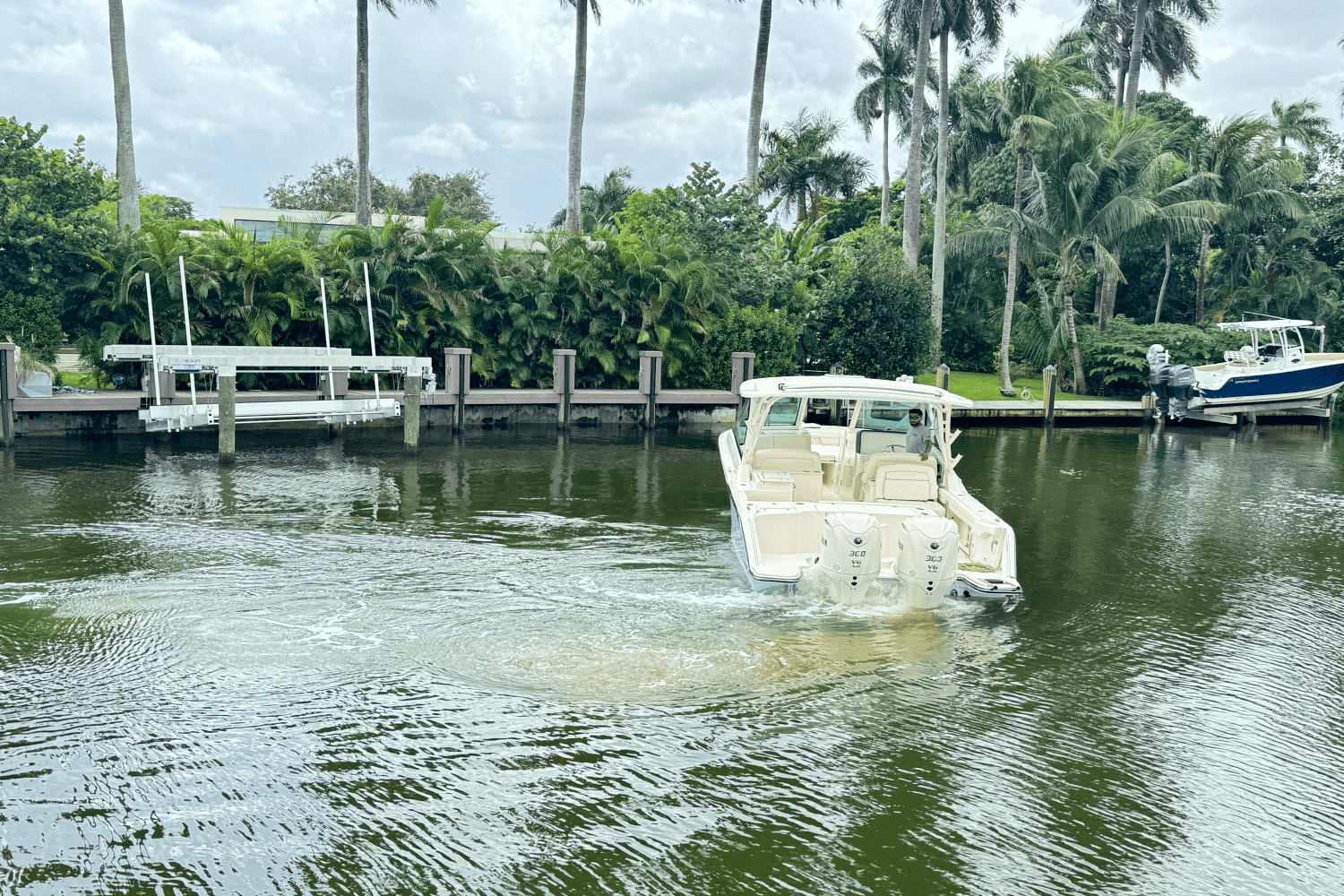 2025 Grady-White Freedom 325 Image Thumbnail #7