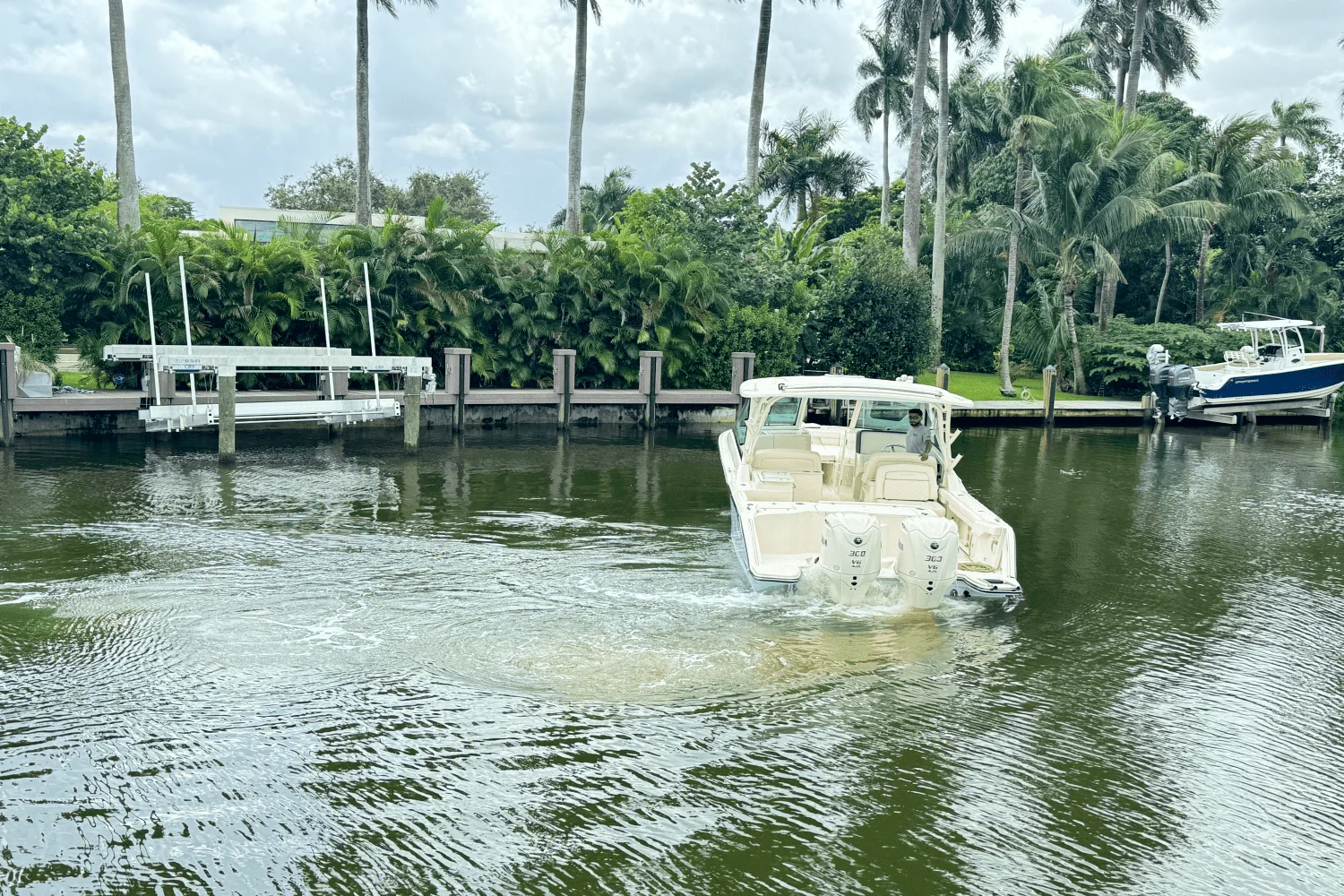 2025 Grady-White Freedom 325 Image Thumbnail #7