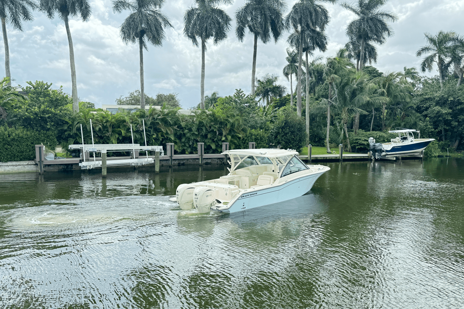 2025 Grady-White Freedom 325 Image Thumbnail #8