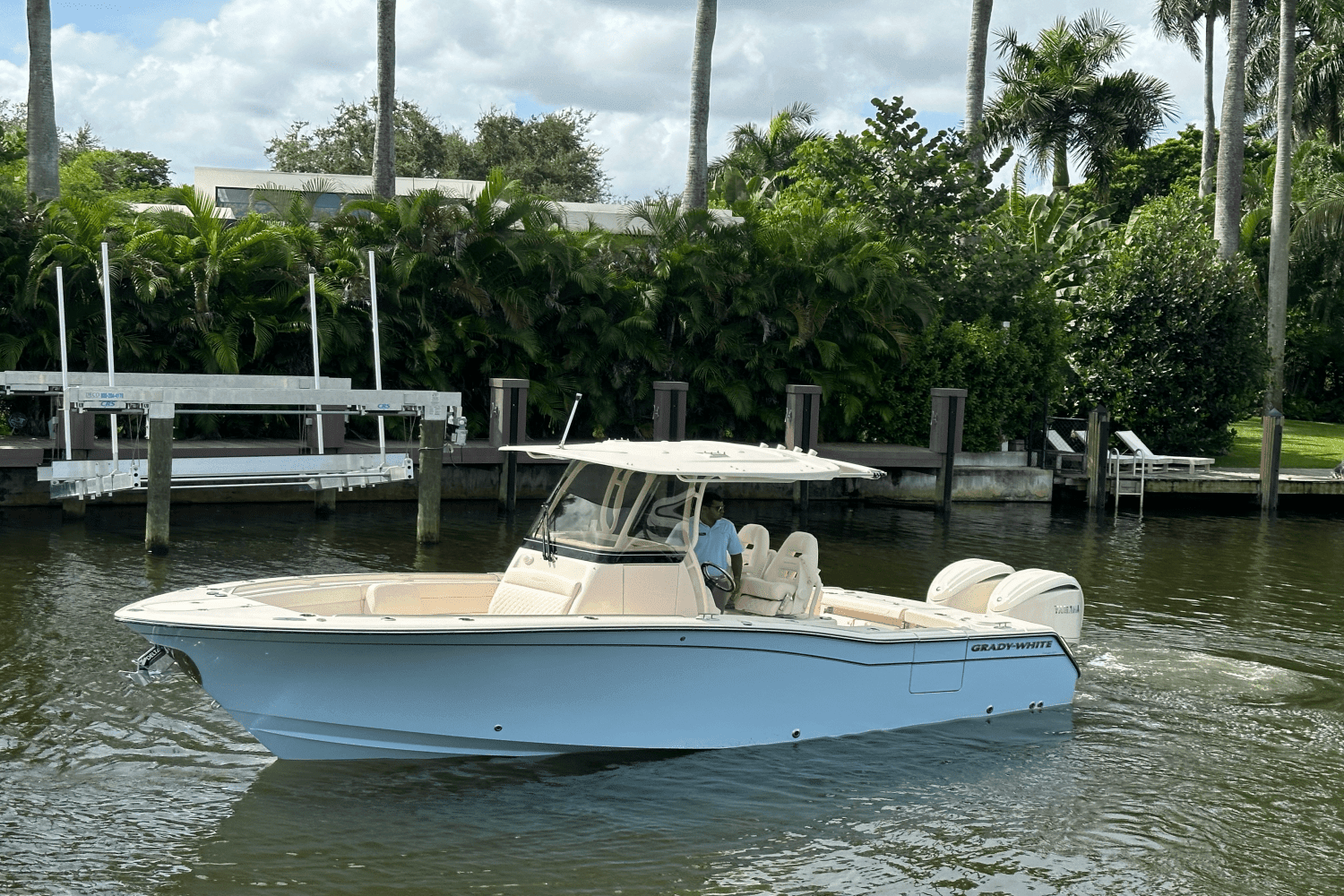 2025 Grady-White Canyon 271 Image Thumbnail #2