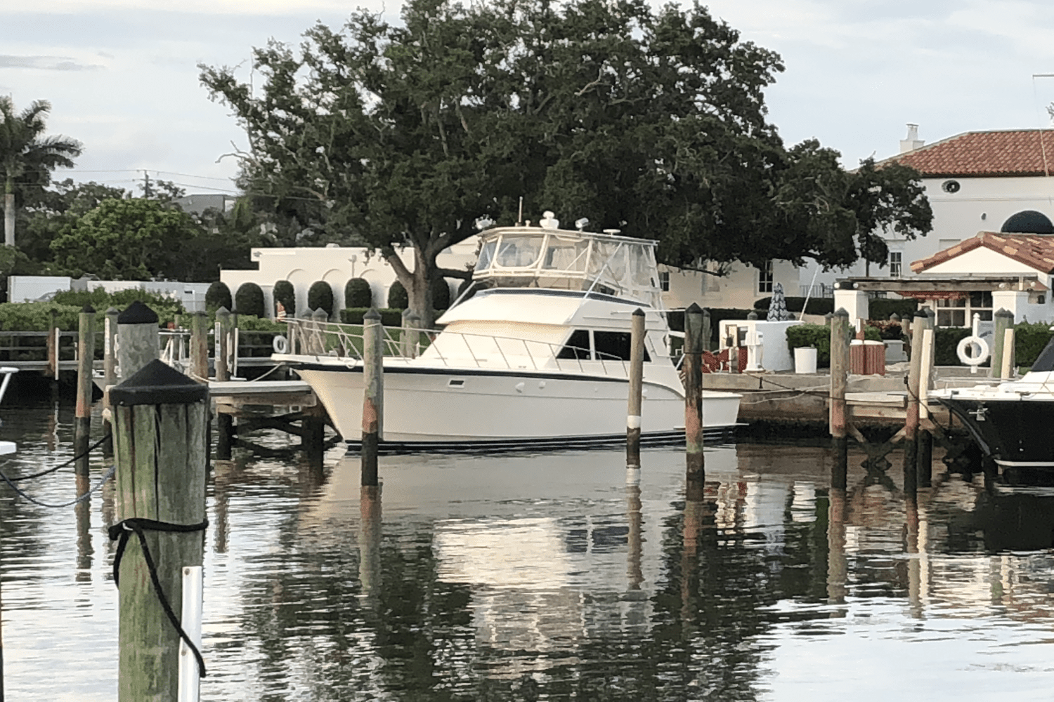 1985 Hatteras 45 CONVERTIBLE Image Thumbnail #4