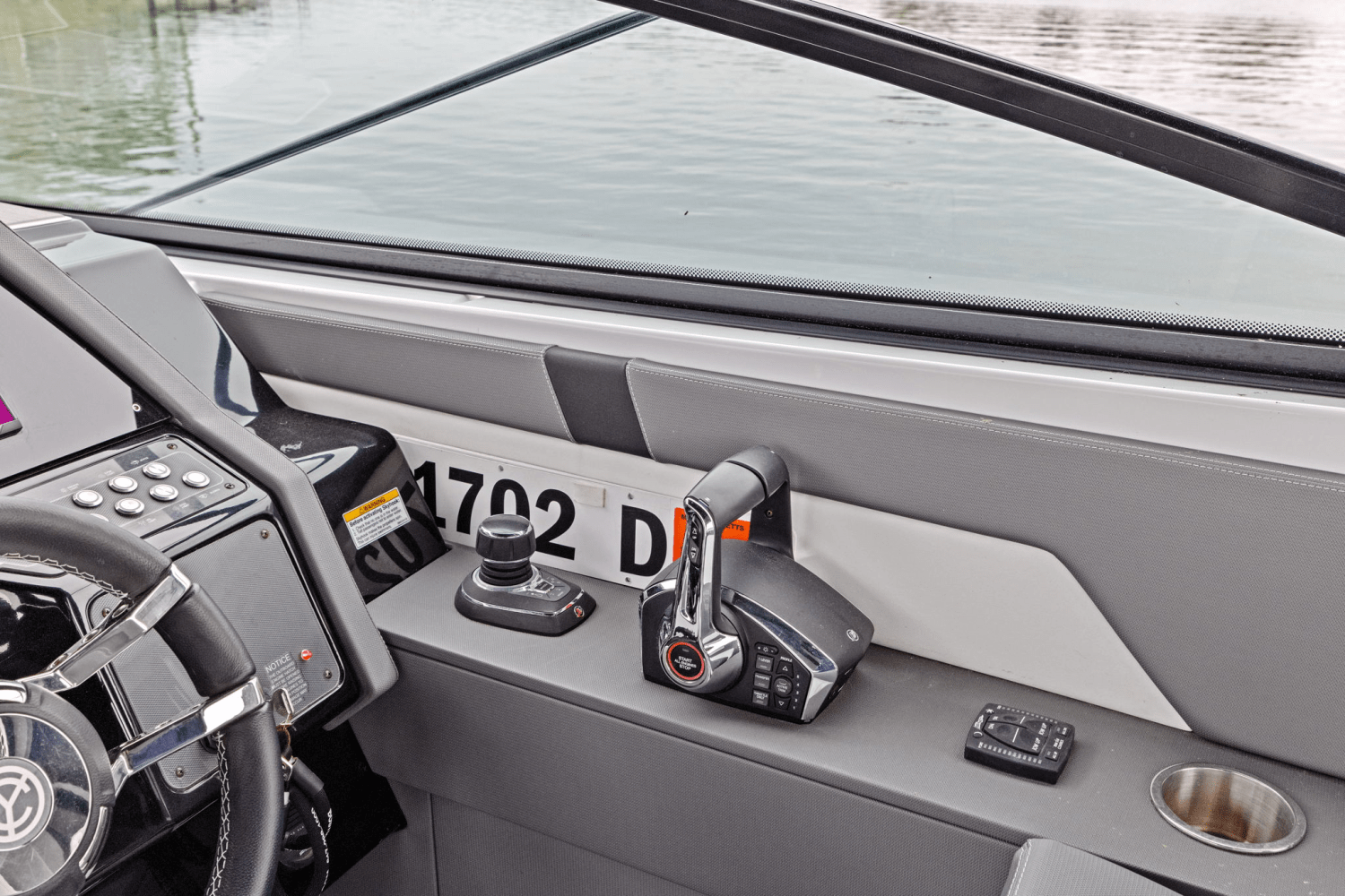 2022 Cruisers Yachts 34 GLS Outboard Image Thumbnail #22