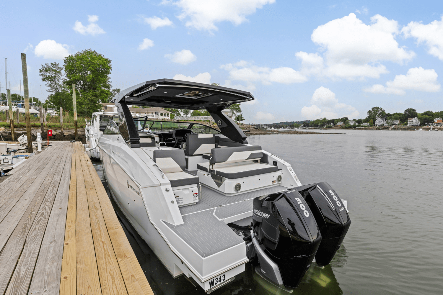 2022 Cruisers Yachts 34 GLS Outboard Image Thumbnail #4