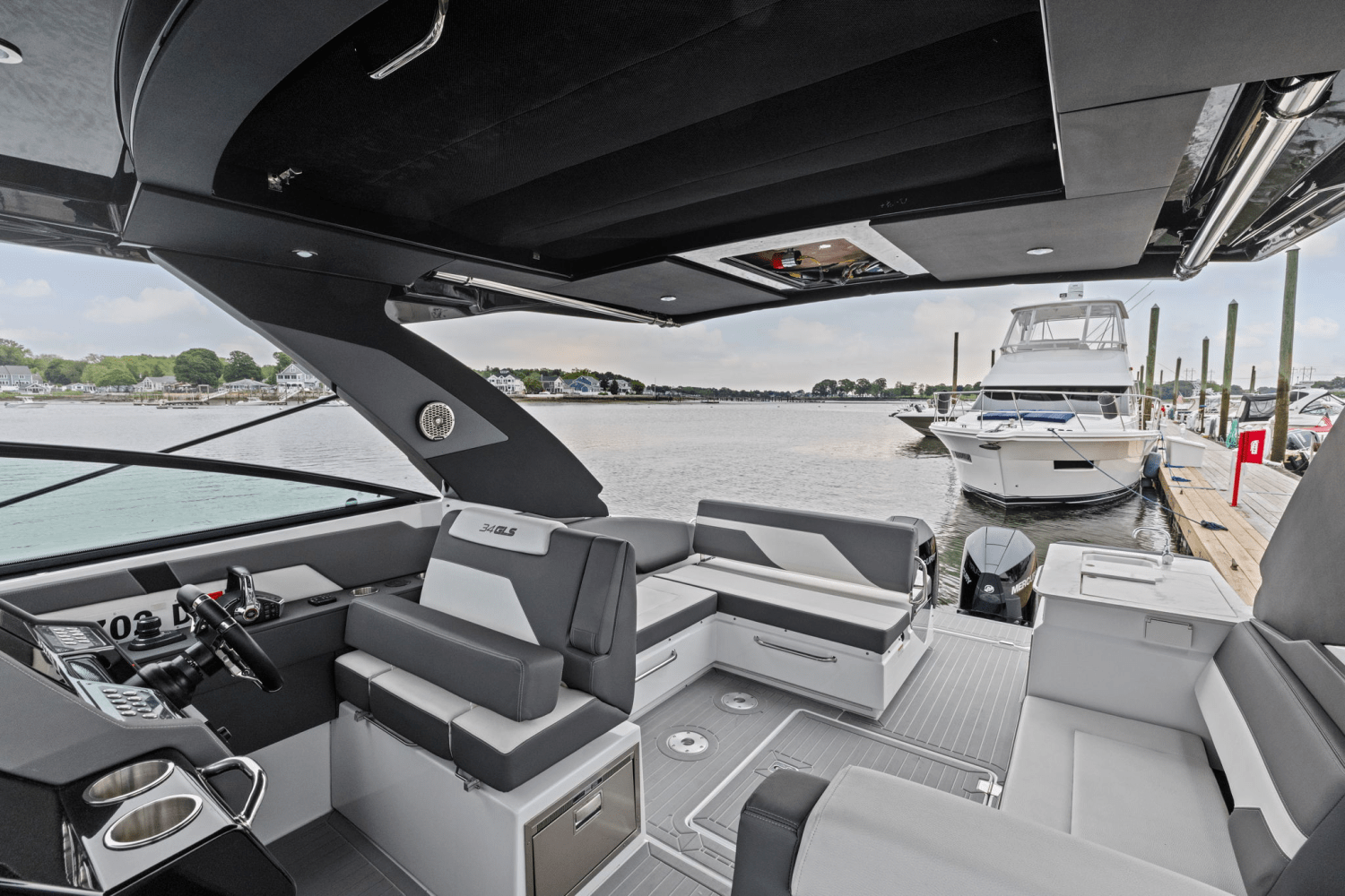 2022 Cruisers Yachts 34 GLS Outboard Image Thumbnail #16