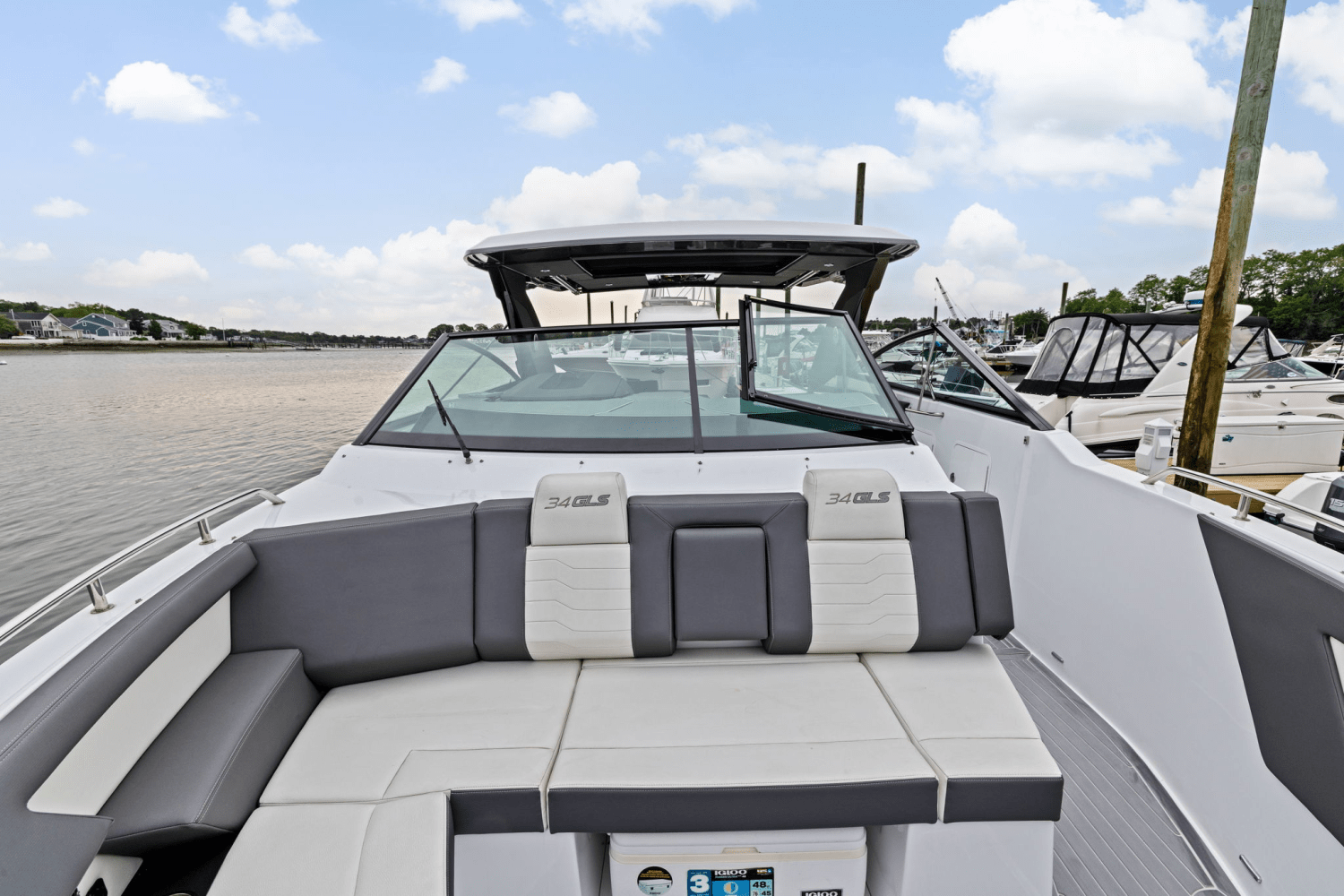 2022 Cruisers Yachts 34 GLS Outboard Image Thumbnail #42
