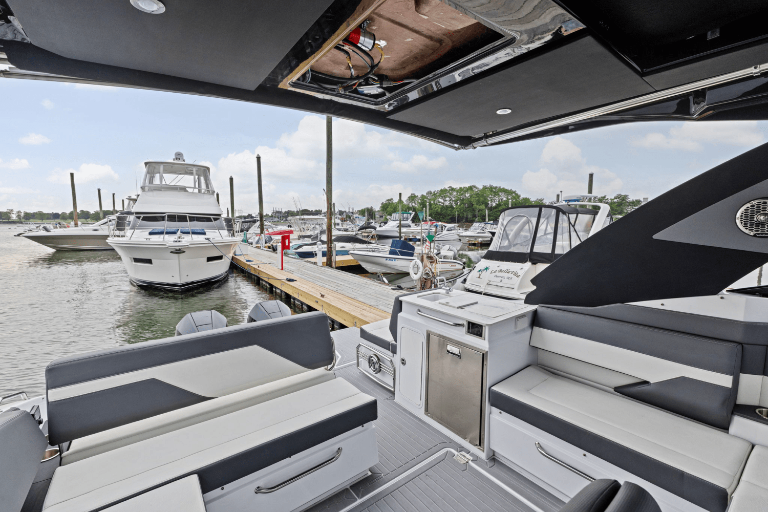 2022 Cruisers Yachts 34 GLS Outboard Image Thumbnail #14