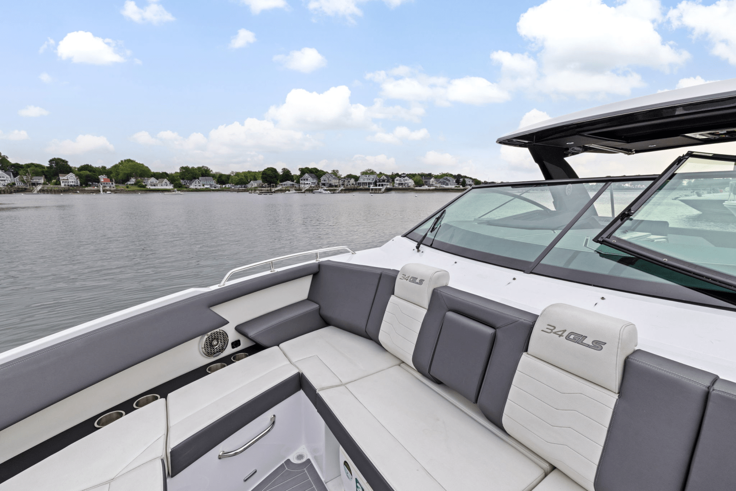 2022 Cruisers Yachts 34 GLS Outboard Image Thumbnail #43