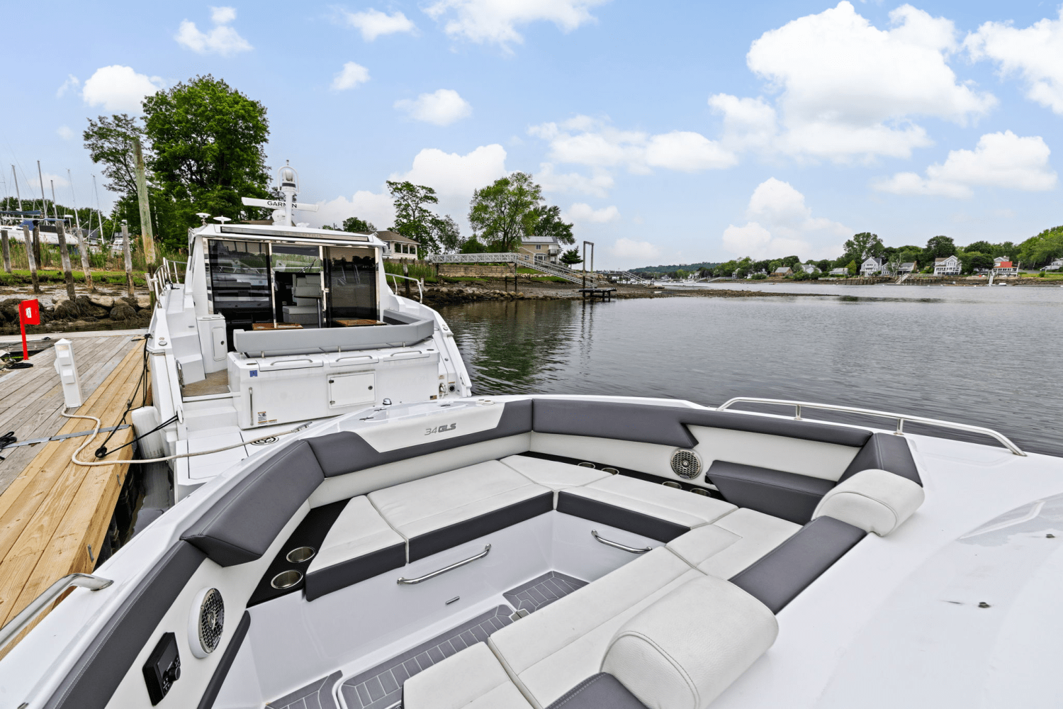 2022 Cruisers Yachts 34 GLS Outboard Image Thumbnail #39