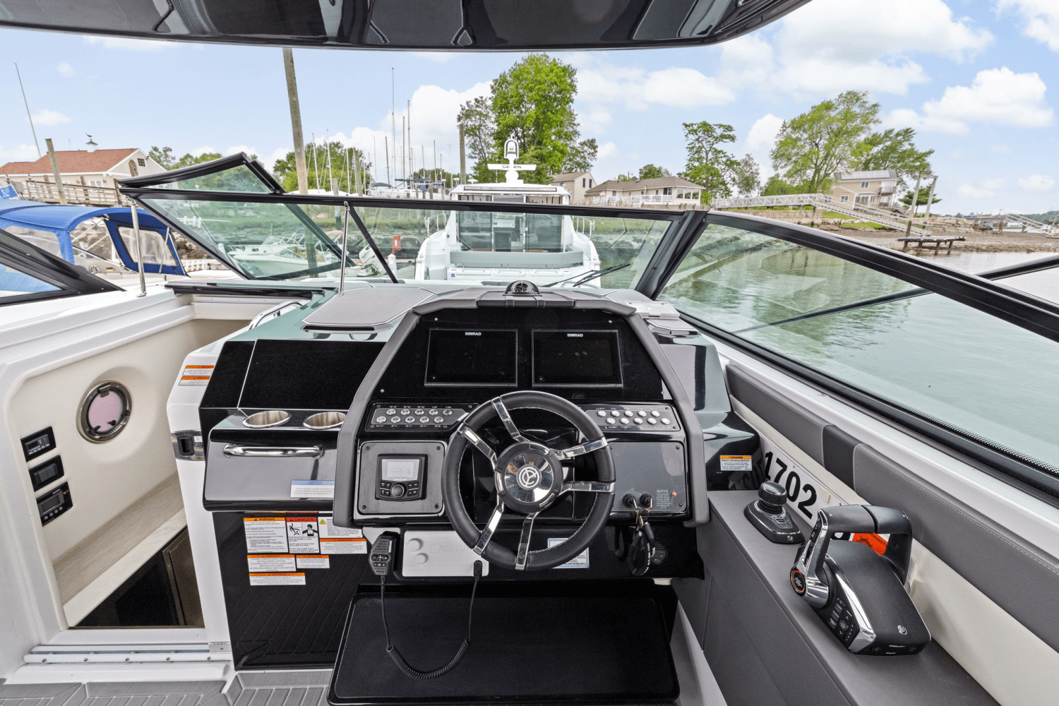 2022 Cruisers Yachts 34 GLS Outboard Image Thumbnail #20