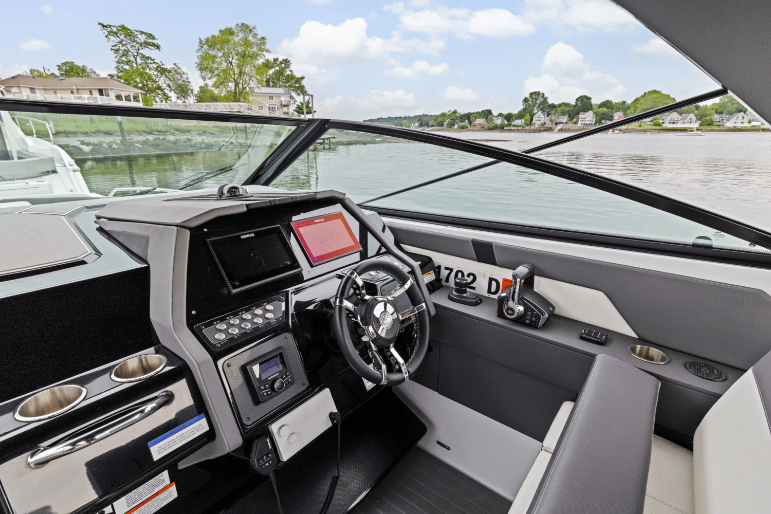 2022 Cruisers Yachts 34 GLS Outboard Image Thumbnail #19