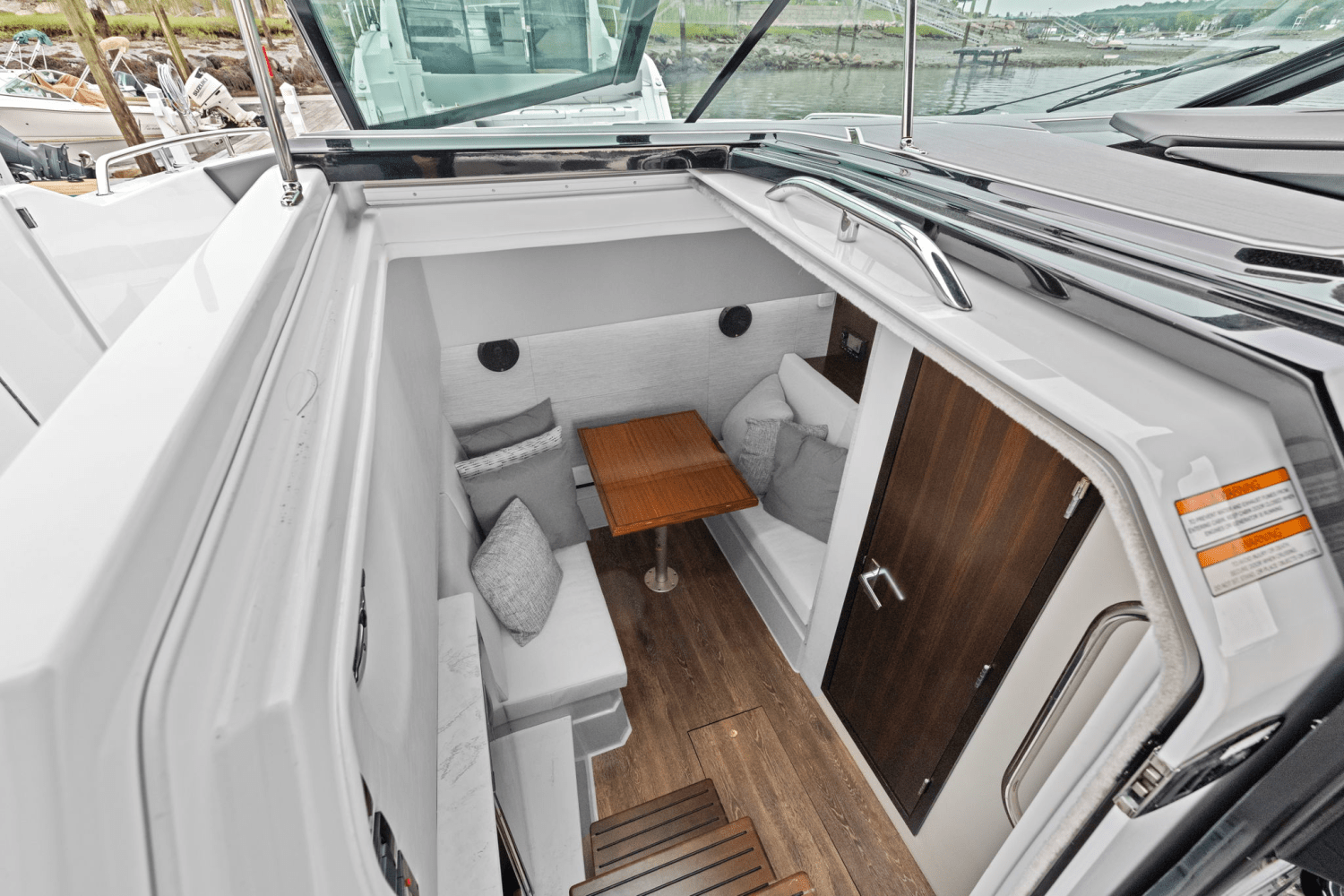 2022 Cruisers Yachts 34 GLS Outboard Image Thumbnail #24