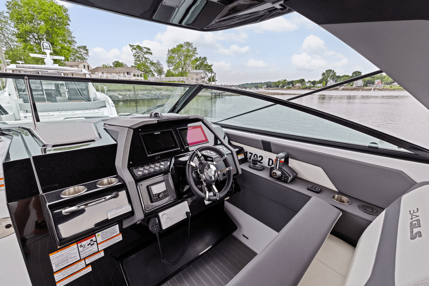 2022 Cruisers Yachts 34 GLS Outboard Image Thumbnail #18