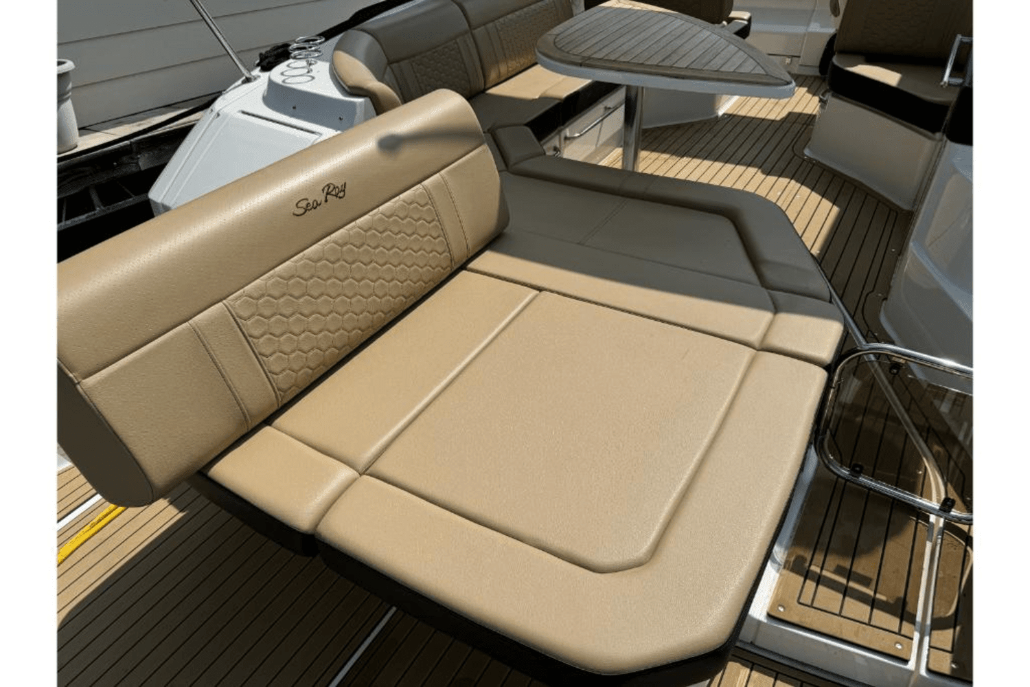 2020 Sea Ray 320 SUNDANCER Image Thumbnail #22