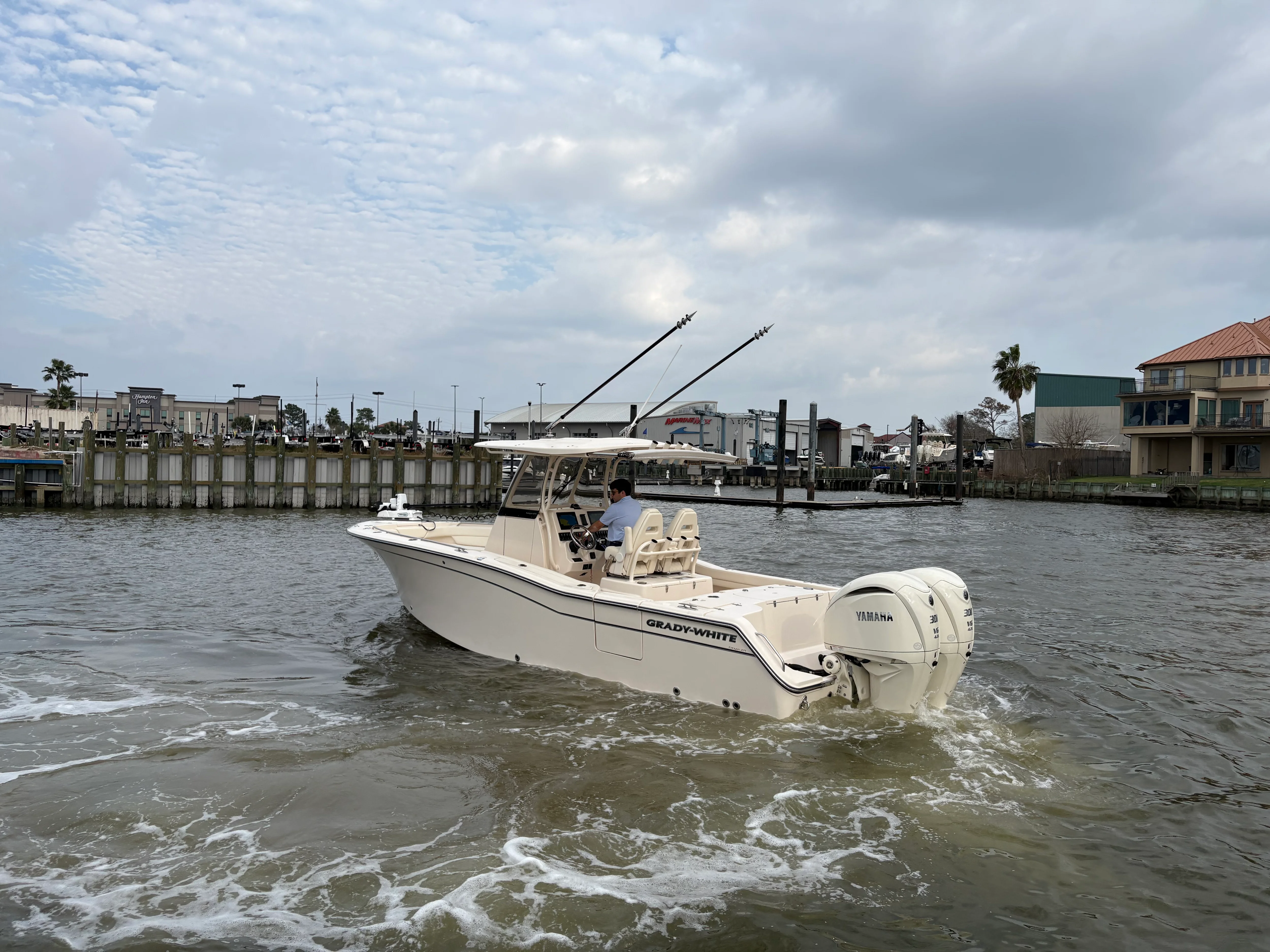 2025 Grady-White Canyon 271 Image Thumbnail #4