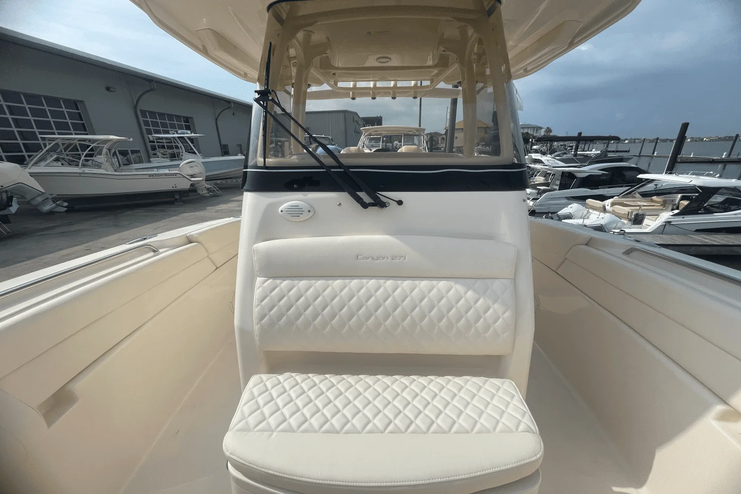 2025 Grady-White Canyon 271 Image Thumbnail #11