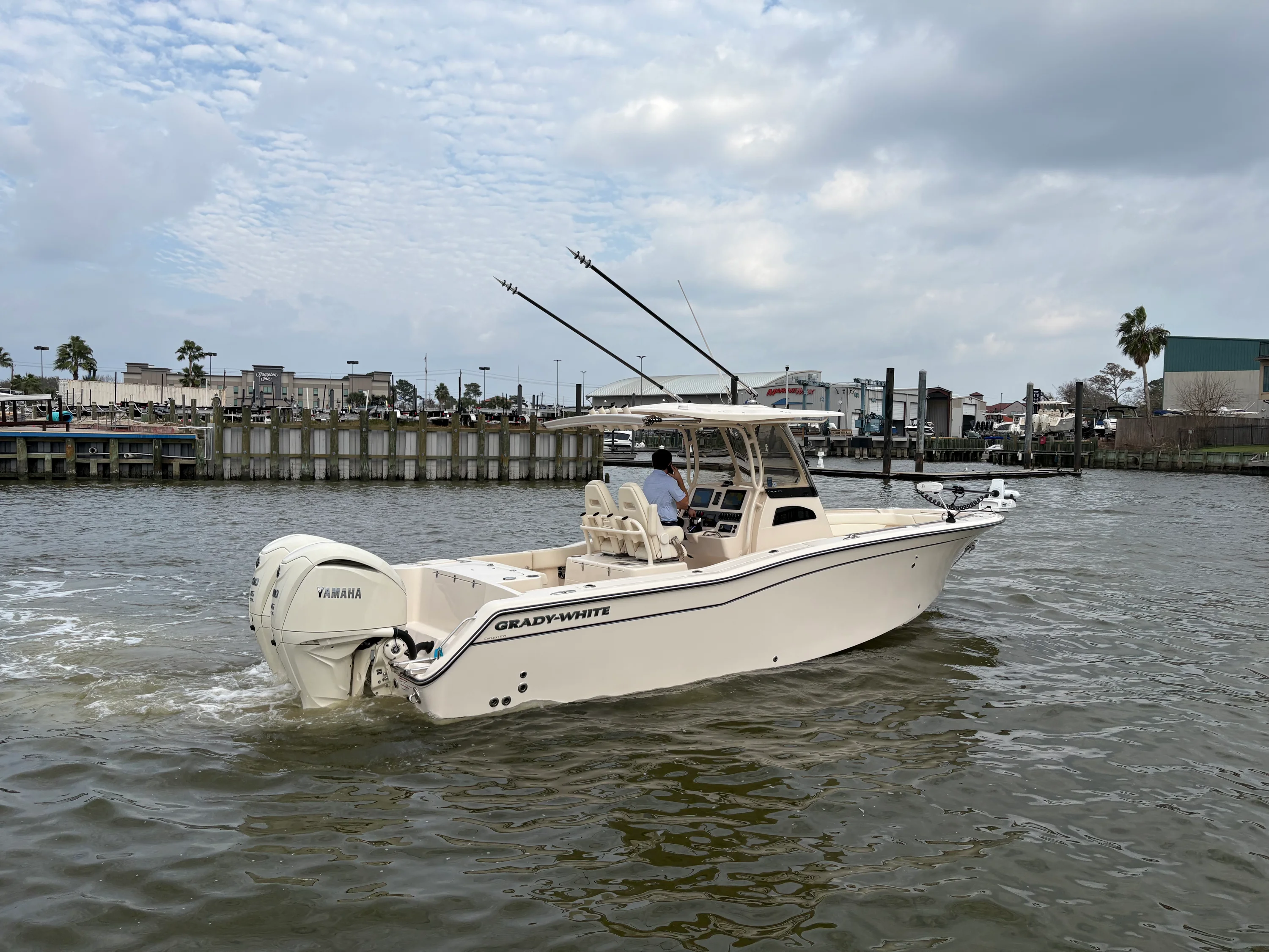 2025 Grady-White Canyon 271 Image Thumbnail #1