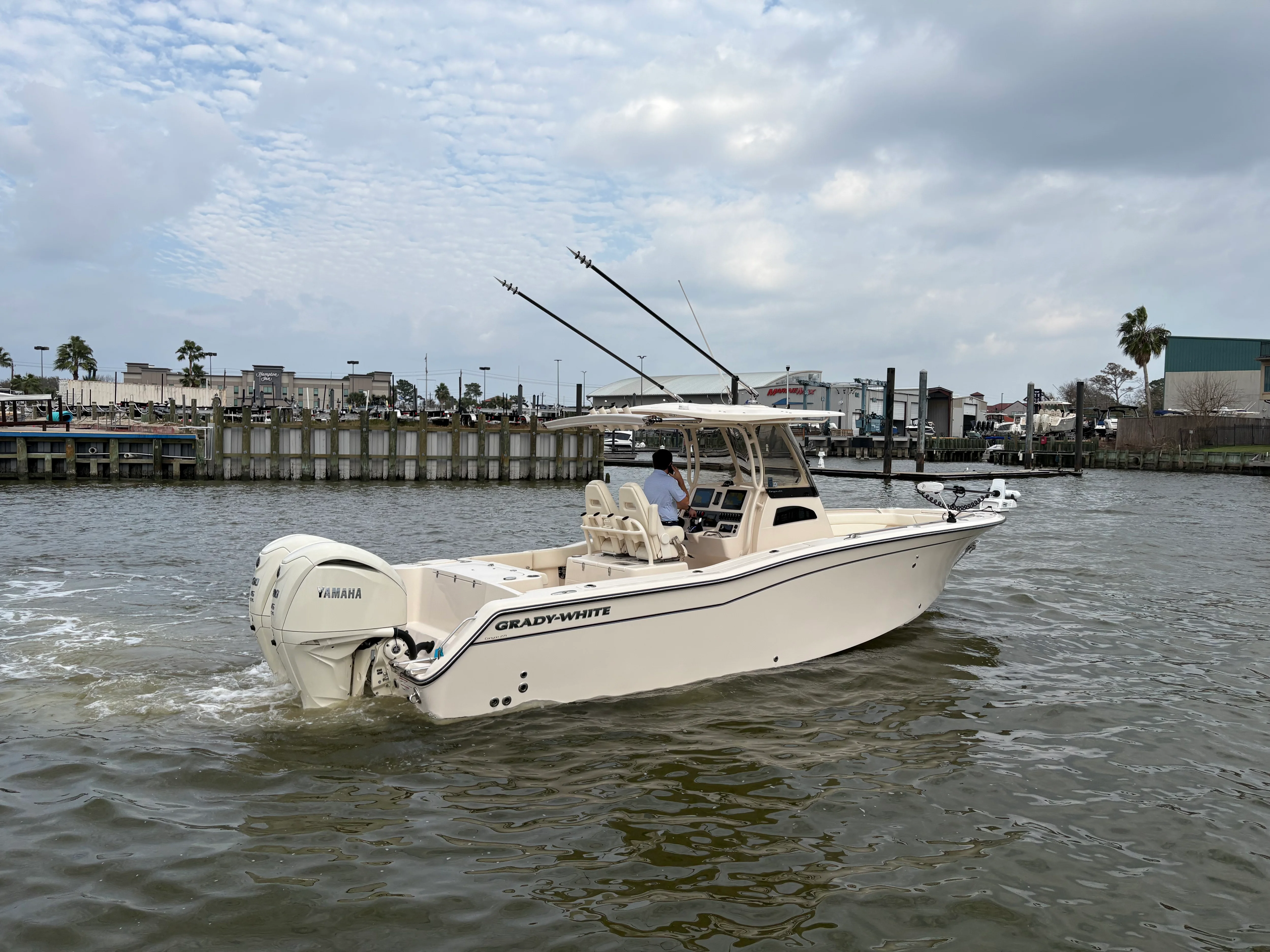 2025 Grady-White Canyon 271 Image Thumbnail #1