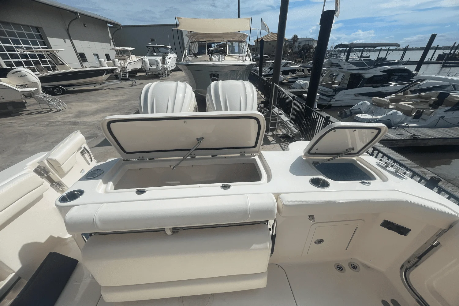 2025 Grady-White Canyon 271 Image Thumbnail #8