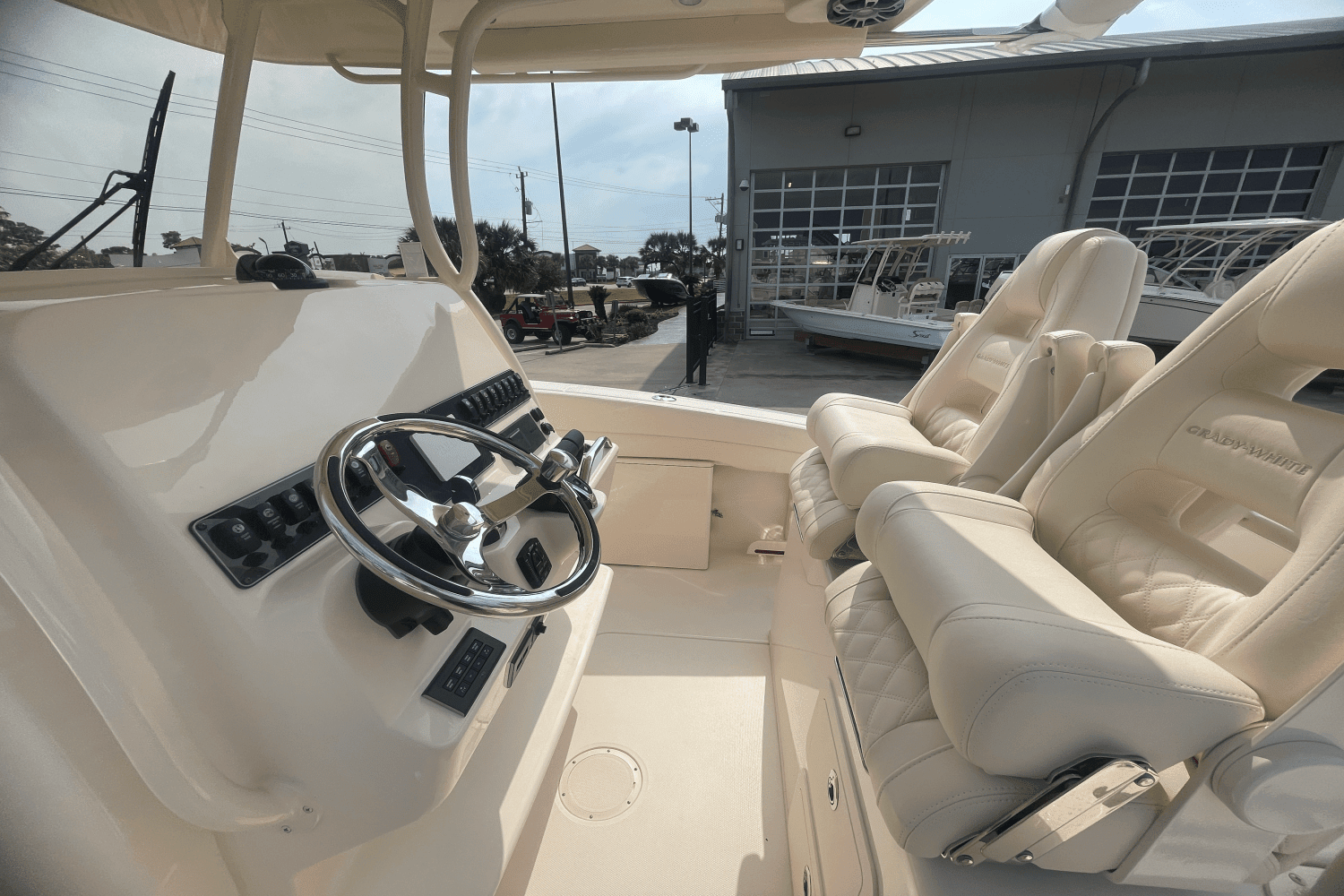 2025 Grady-White Canyon 271 Image Thumbnail #8