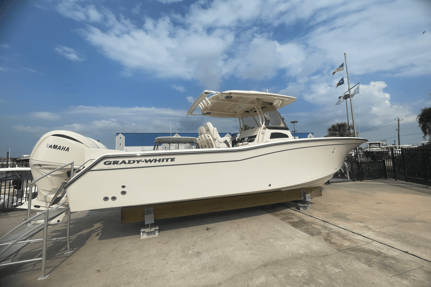 2025 Grady-White Canyon 271 Image Thumbnail #2