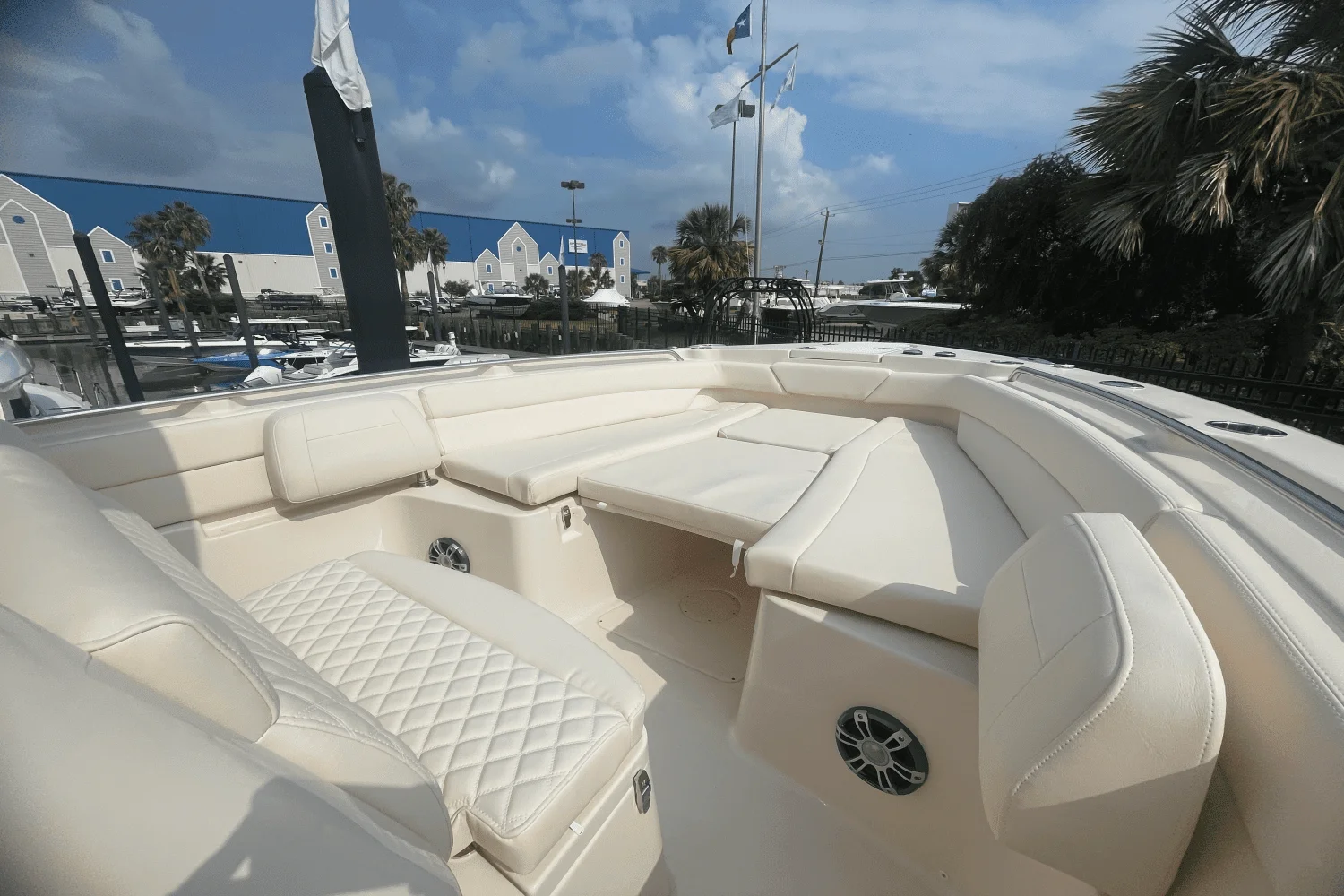 2025 Grady-White Canyon 271 Image Thumbnail #15