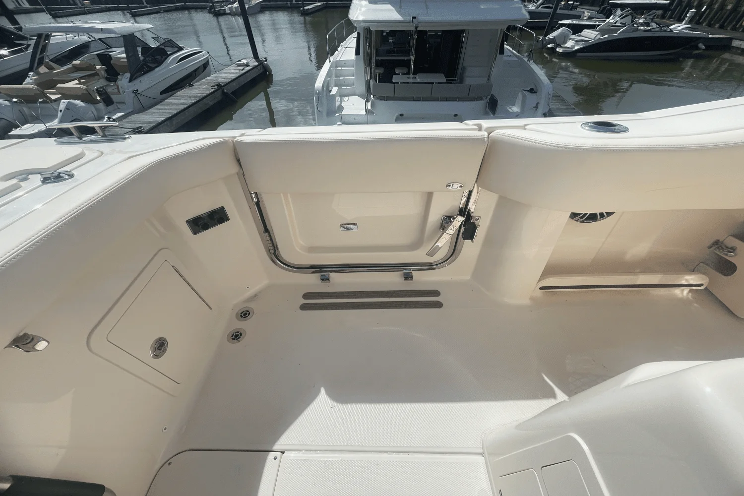 2025 Grady-White Canyon 271 Image Thumbnail #10