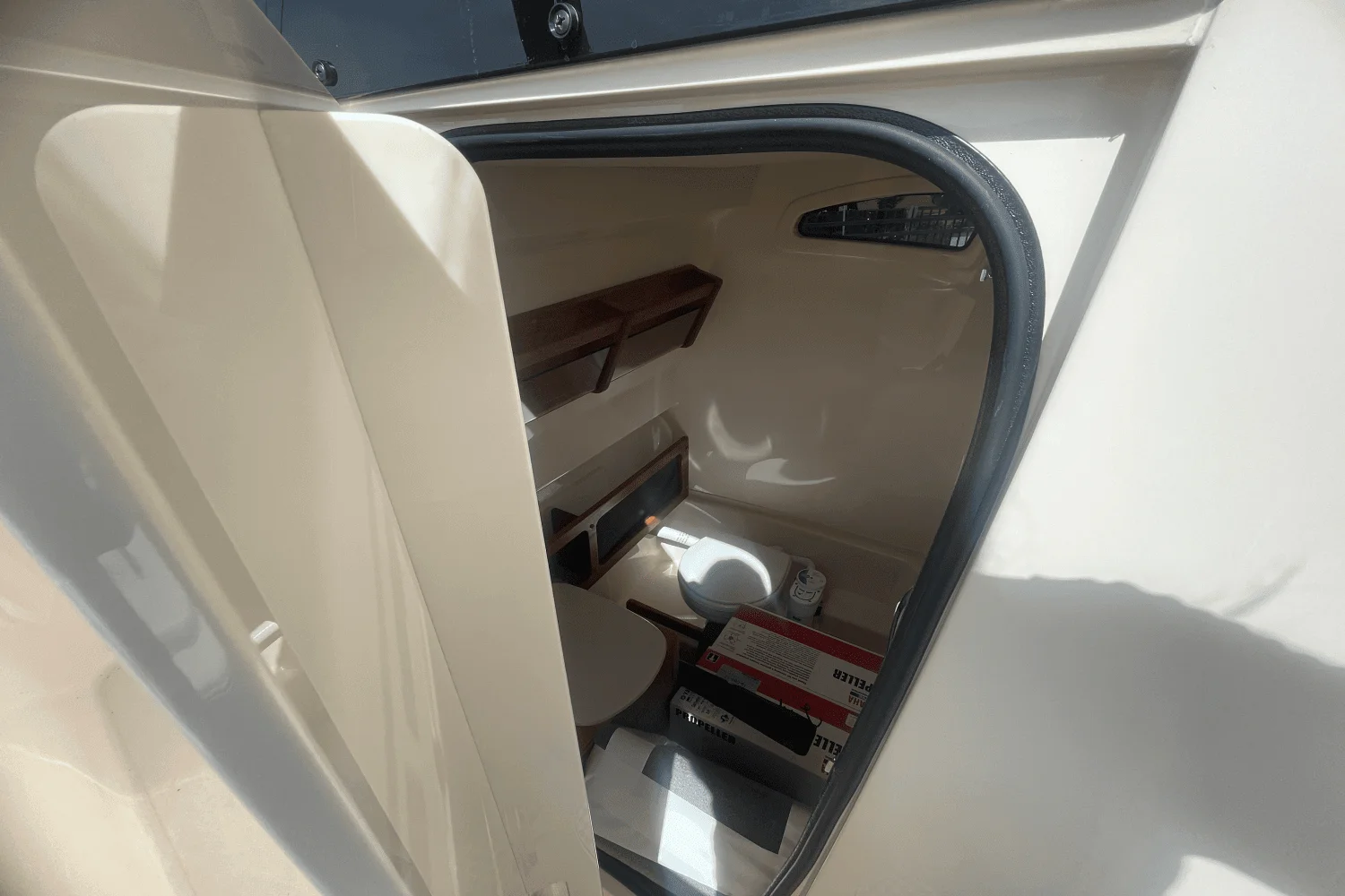 2025 Grady-White Canyon 271 Image Thumbnail #14