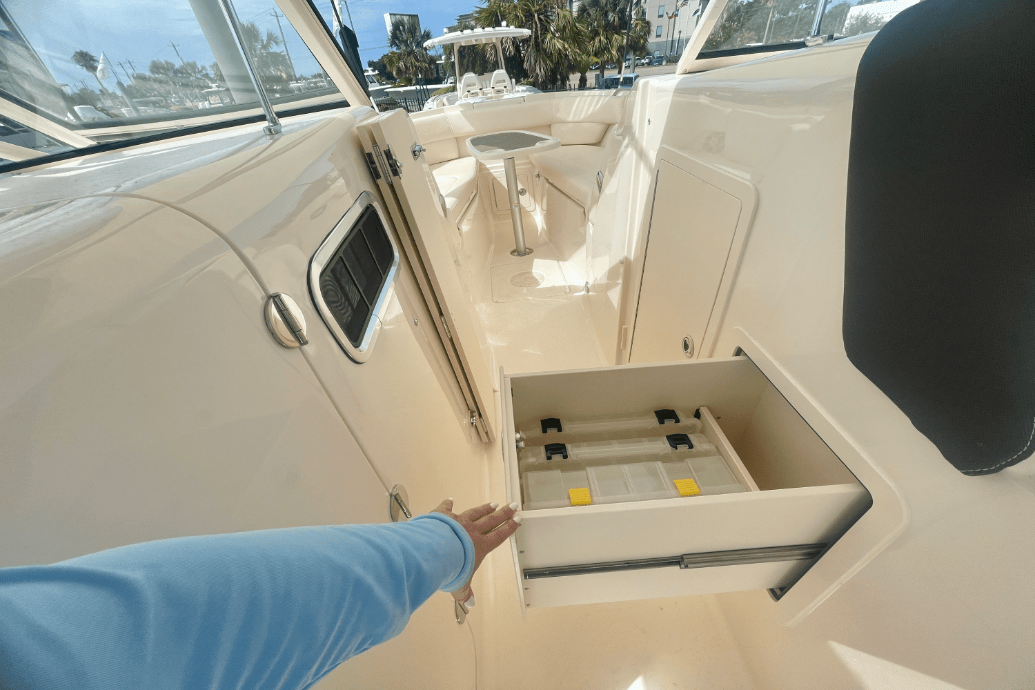 2025 Grady-White Freedom 307 Image Thumbnail #6