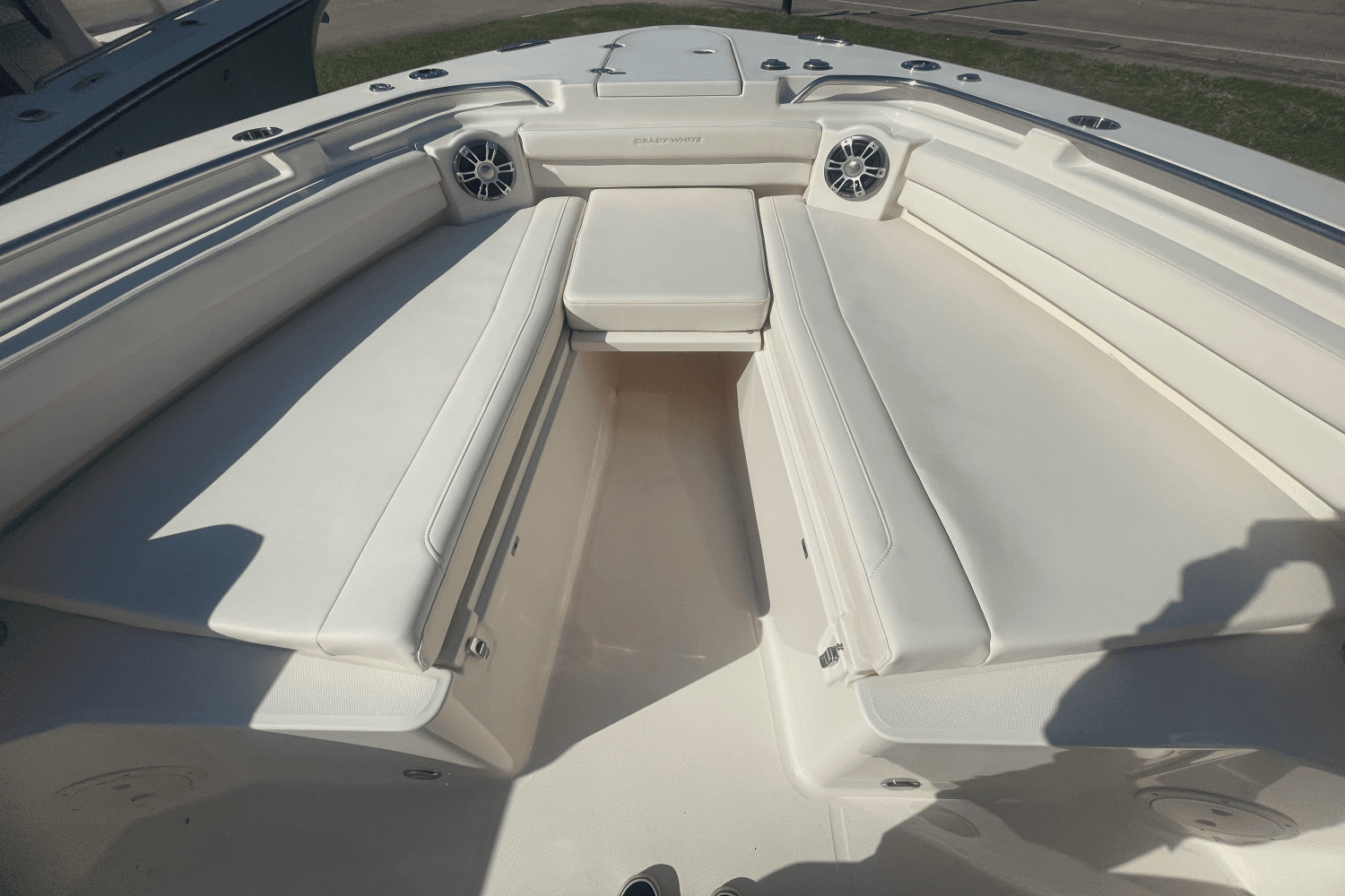 2025 Grady-White Canyon 336 Image Thumbnail #3