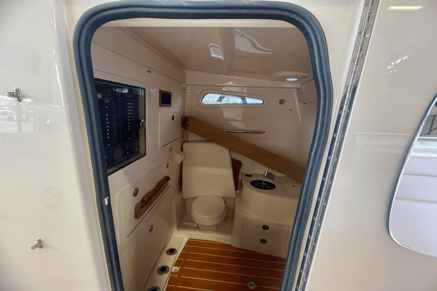 2025 Grady-White Canyon 336 Image Thumbnail #20