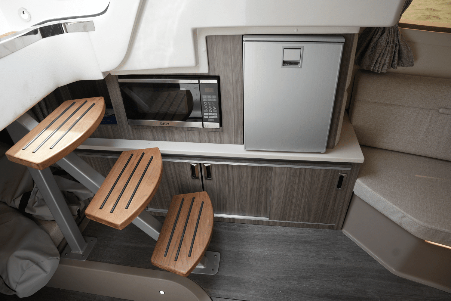 2023 Sea Ray 320 SUNDANCER Image Thumbnail #44