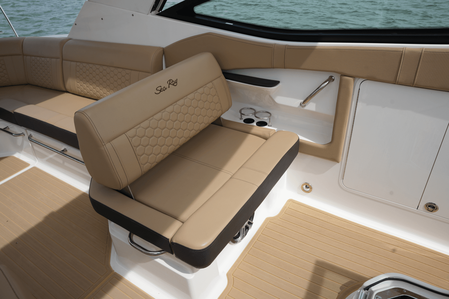 2023 Sea Ray 320 SUNDANCER Image Thumbnail #22