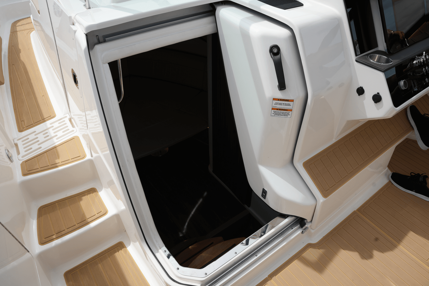 2023 Sea Ray 320 SUNDANCER Image Thumbnail #37