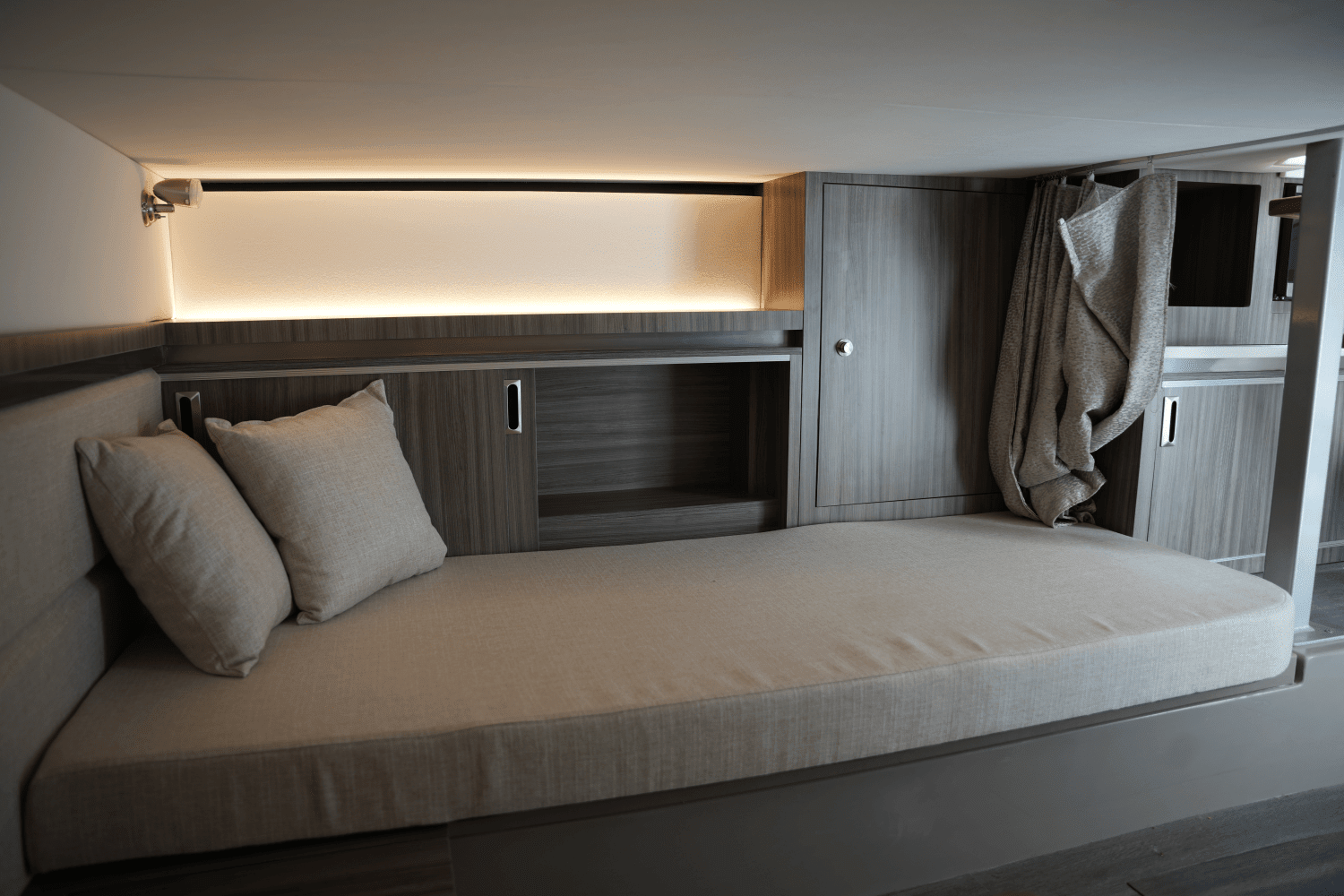 2023 Sea Ray 320 SUNDANCER Image Thumbnail #49