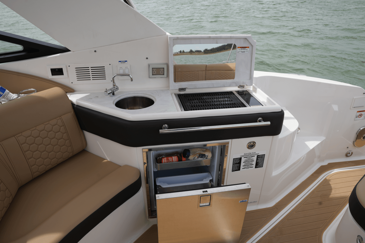 2023 Sea Ray 320 SUNDANCER Image Thumbnail #19