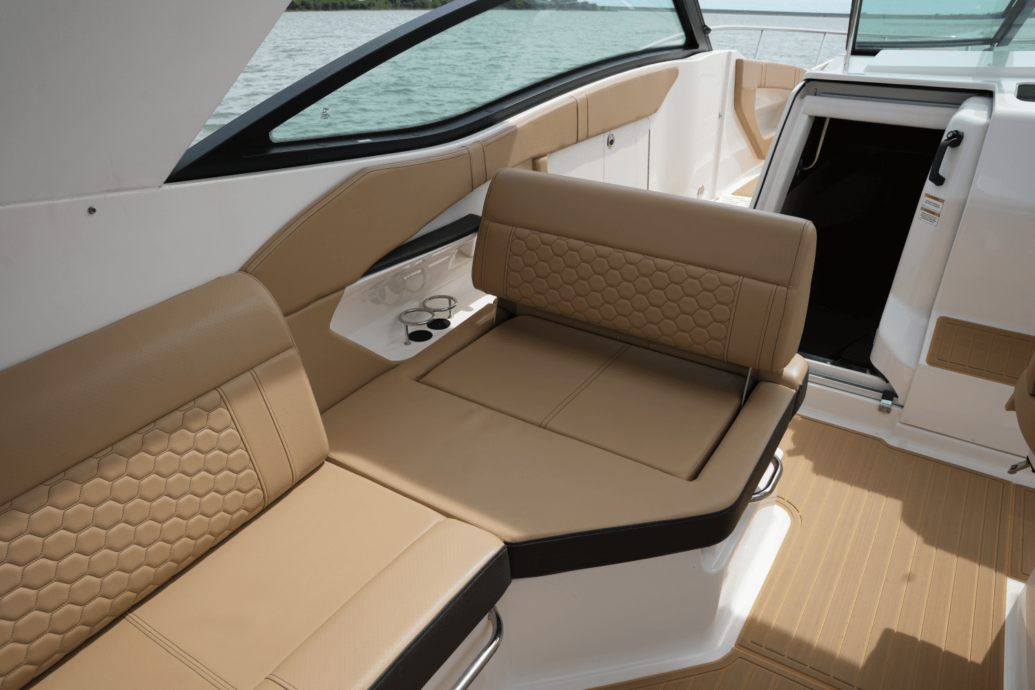 2023 Sea Ray 320 SUNDANCER Image Thumbnail #21