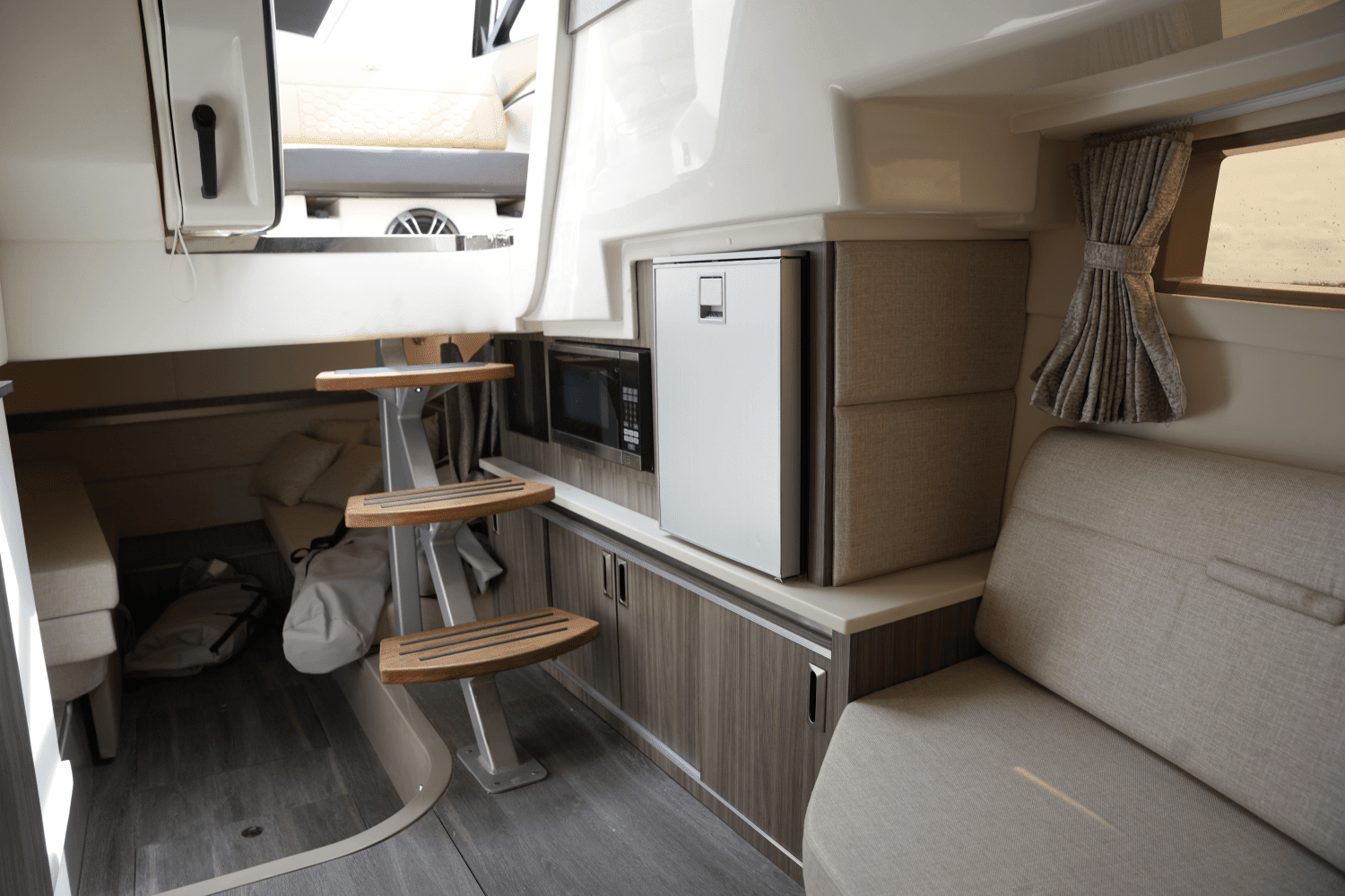 2023 Sea Ray 320 SUNDANCER Image Thumbnail #42