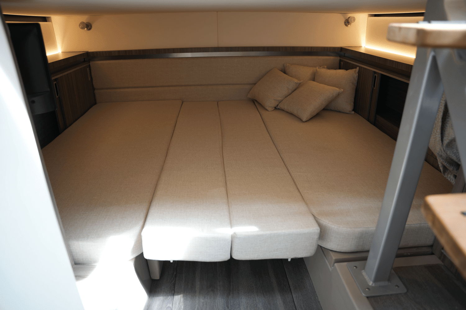 2023 Sea Ray 320 SUNDANCER Image Thumbnail #48