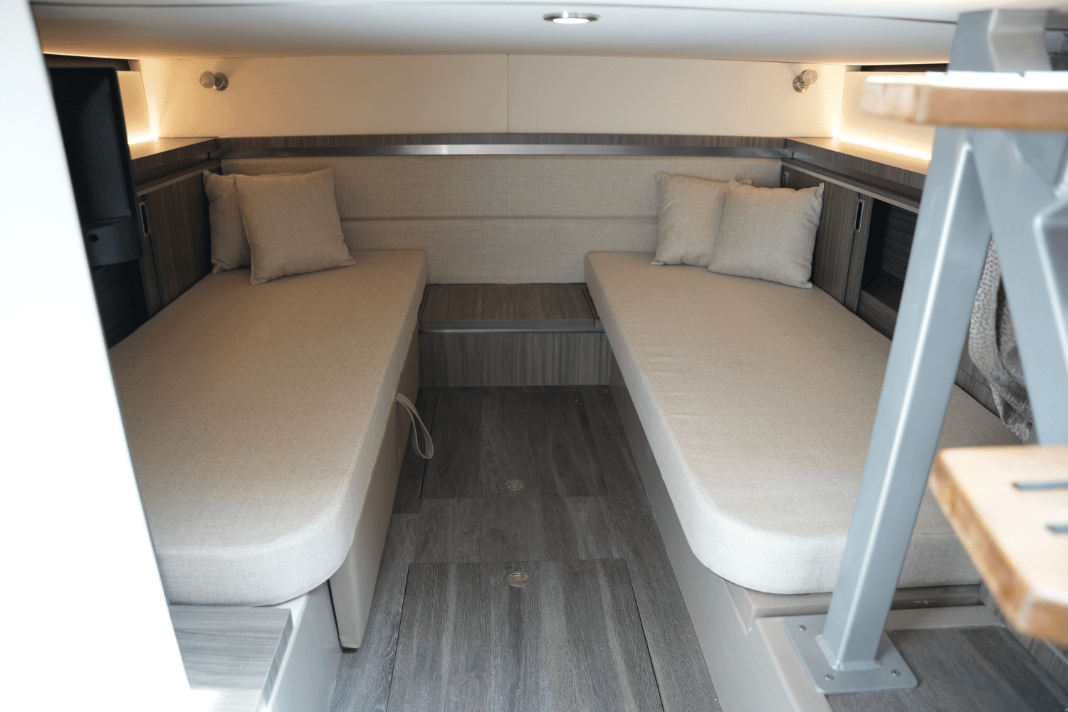 2023 Sea Ray 320 SUNDANCER Image Thumbnail #47