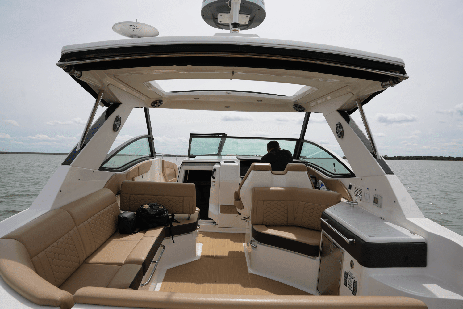 2023 Sea Ray 320 SUNDANCER Image Thumbnail #12