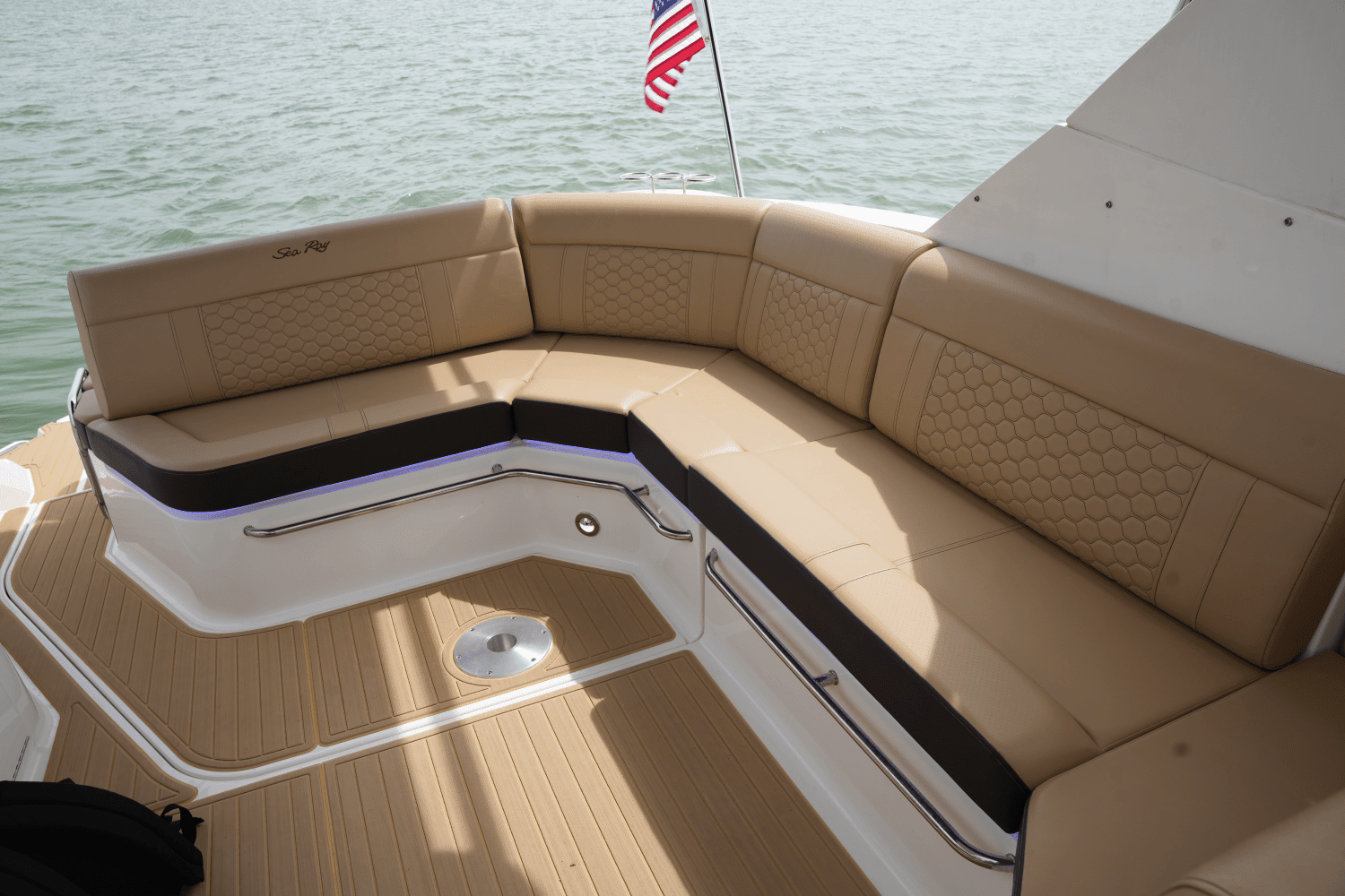 2023 Sea Ray 320 SUNDANCER Image Thumbnail #13